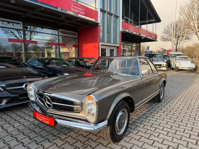 Mercedes-Benz 230 view 2