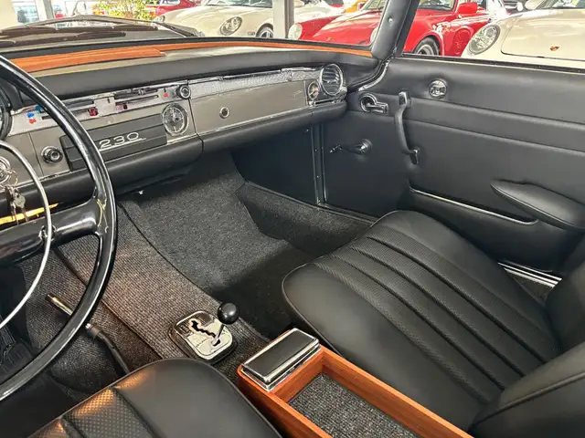 Mercedes-Benz 230 view 14
