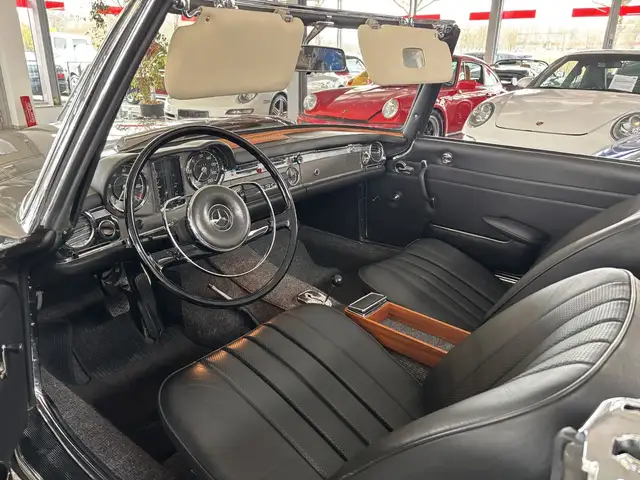 Mercedes-Benz 230 view 10