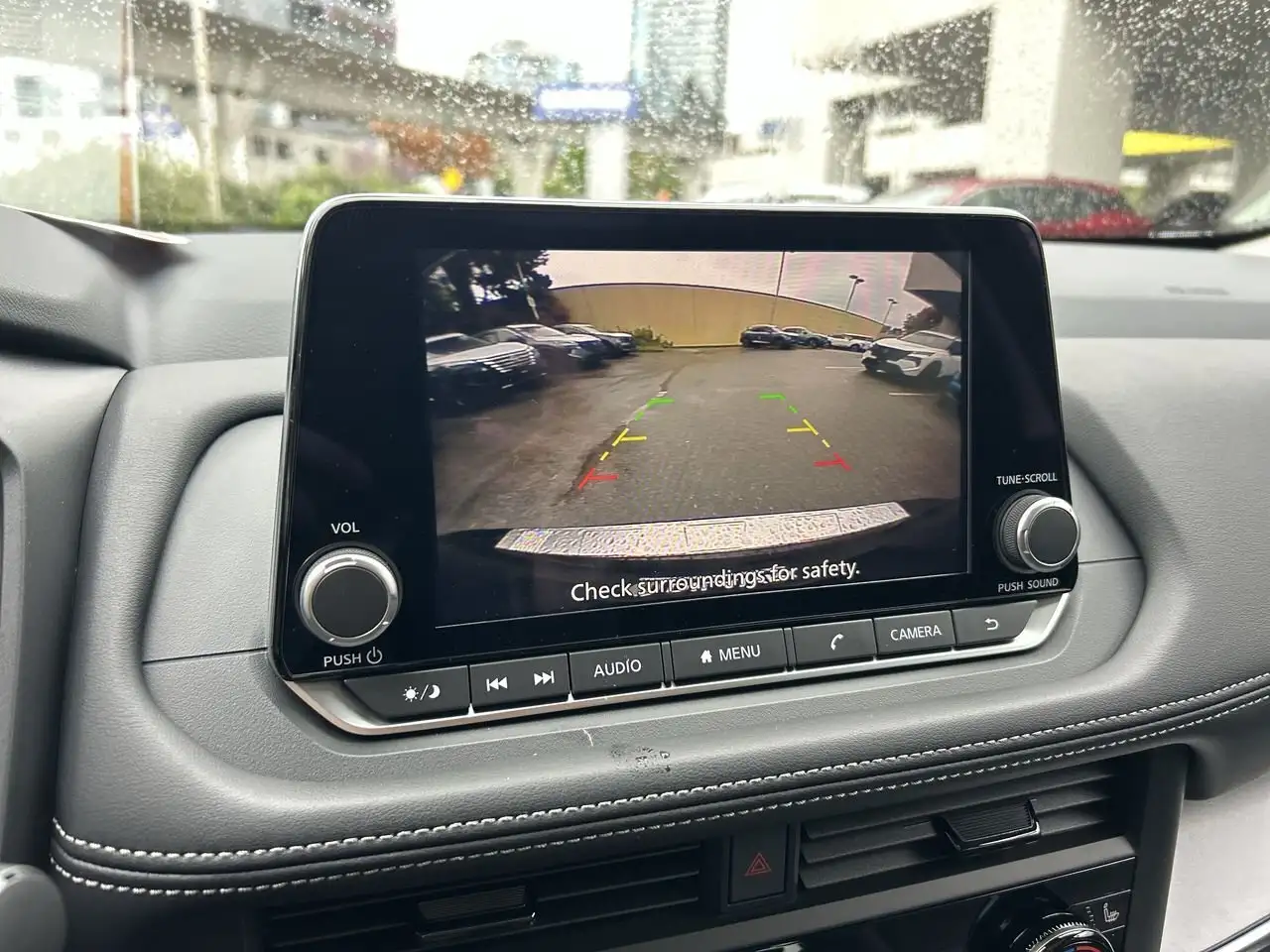 Nissan Rogue снимка Nissan Rogue