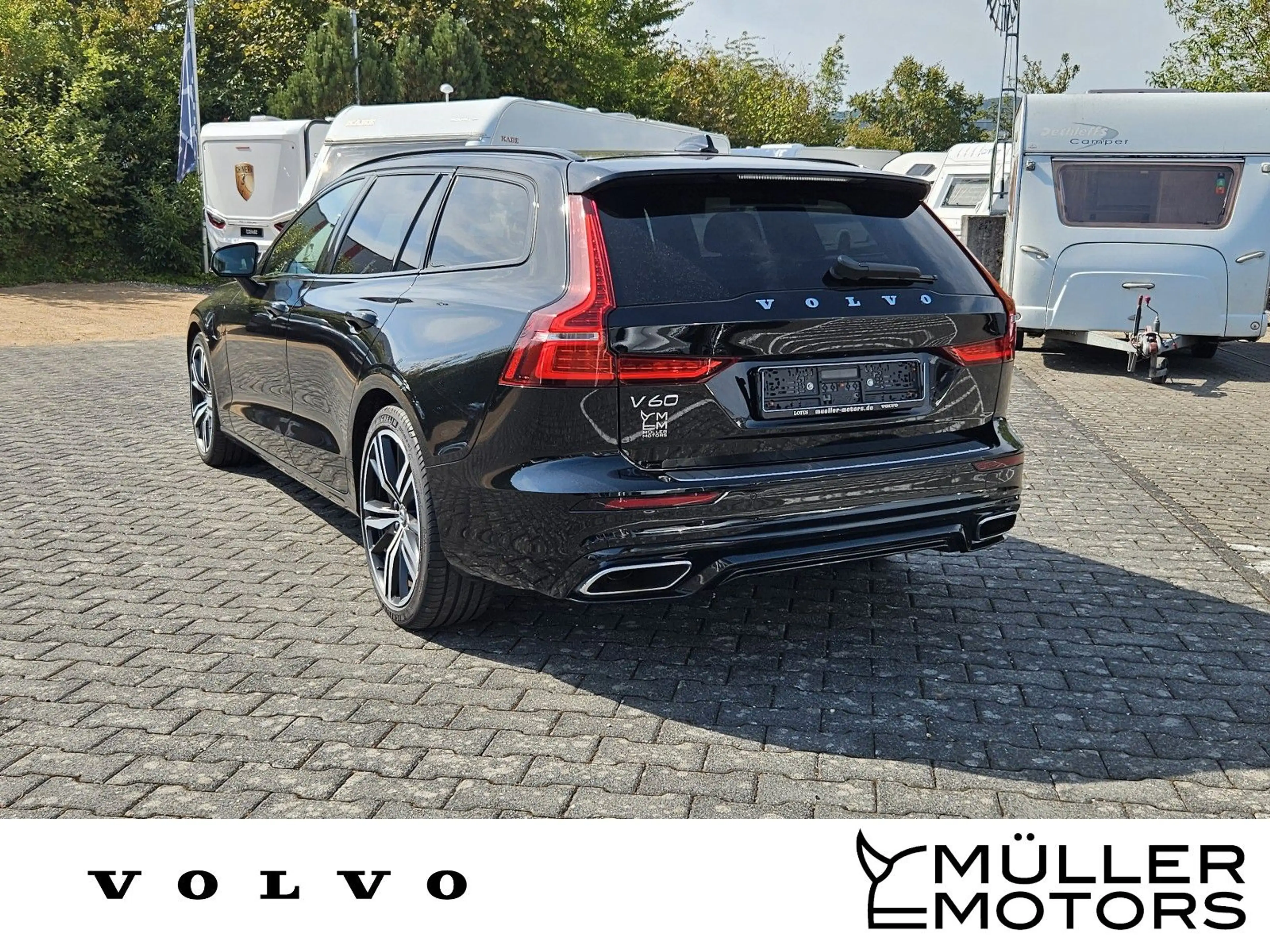 Volvo V60 Plus Dark Recharge Plug-In Hybrid AWD — photo 8