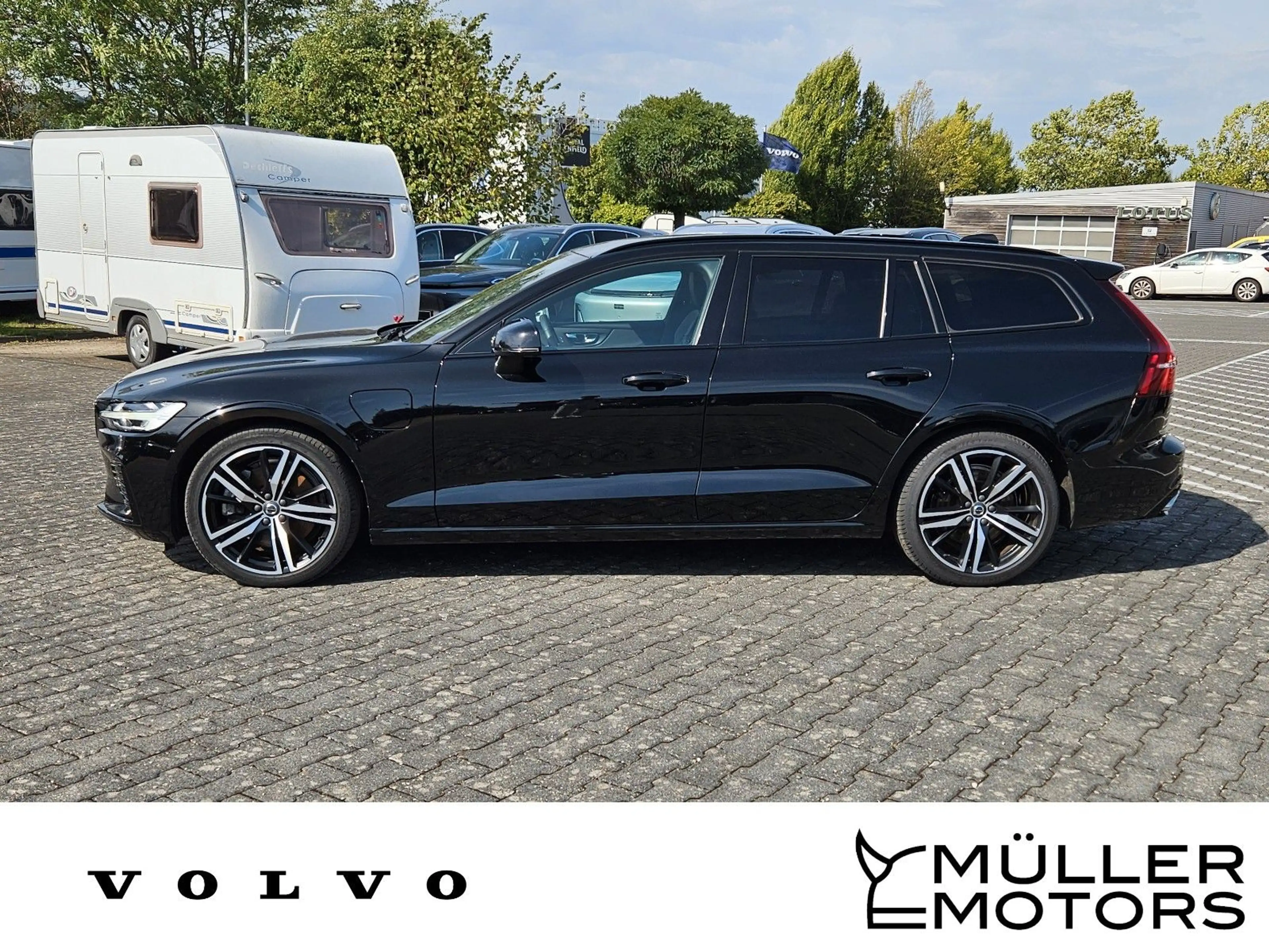 Volvo V60 Plus Dark Recharge Plug-In Hybrid AWD — photo 6