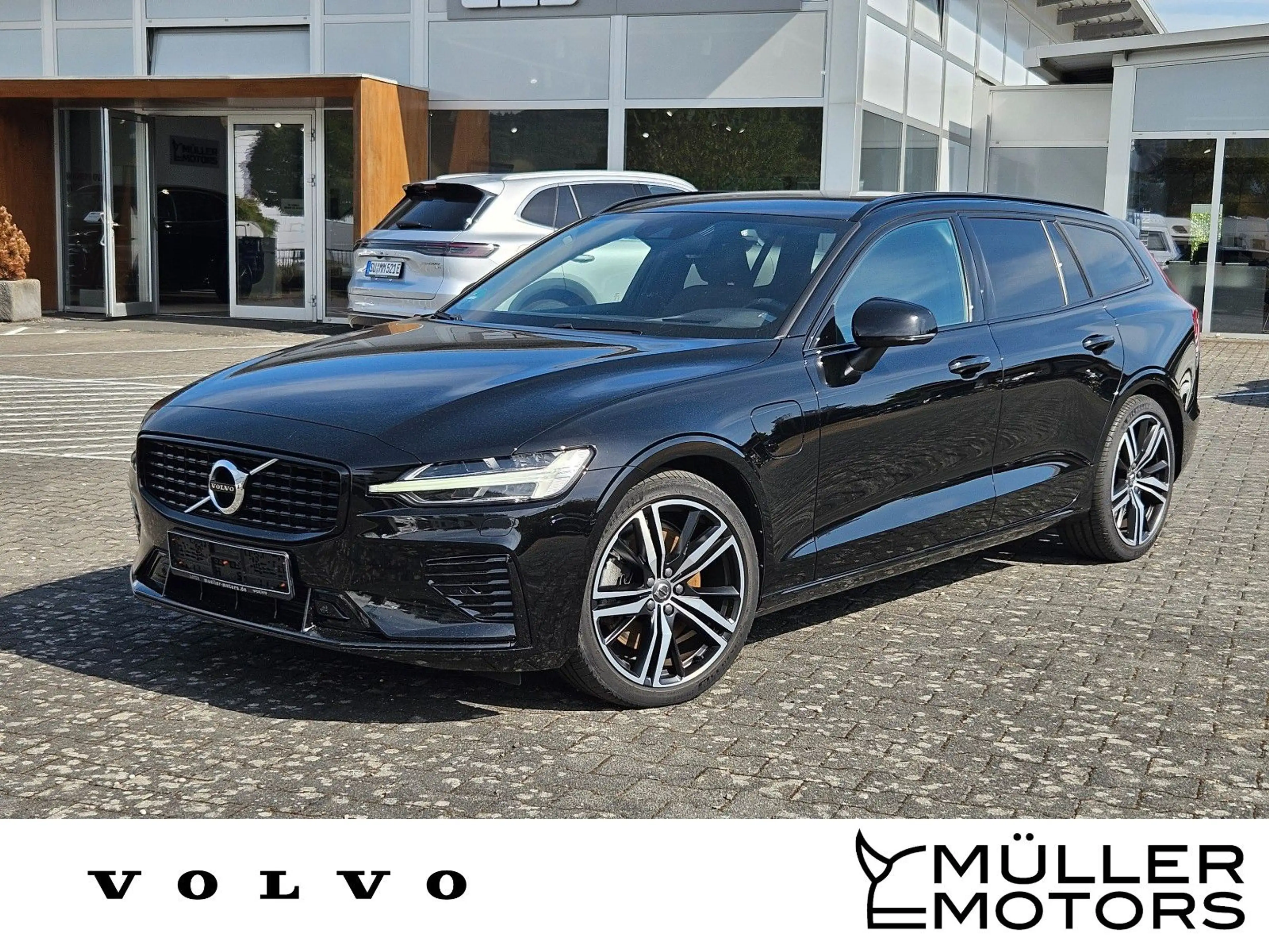 Volvo V60 Plus Dark Recharge Plug-In Hybrid AWD