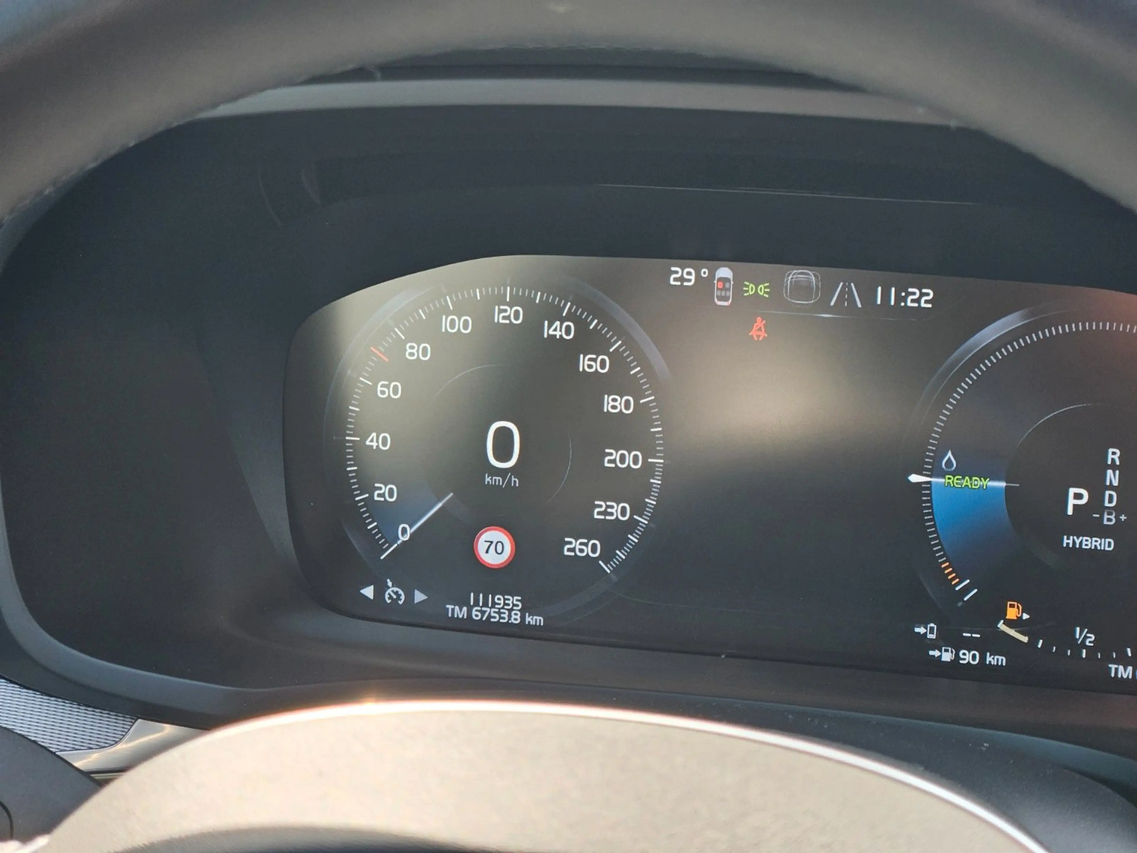 Volvo V60 Plus Dark Recharge Plug-In Hybrid AWD — photo 15