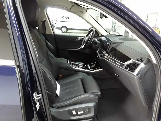BMW X5 view 8