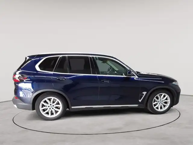 BMW X5 view 3