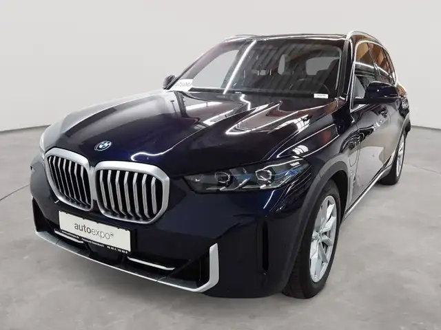 BMW X5 view 2