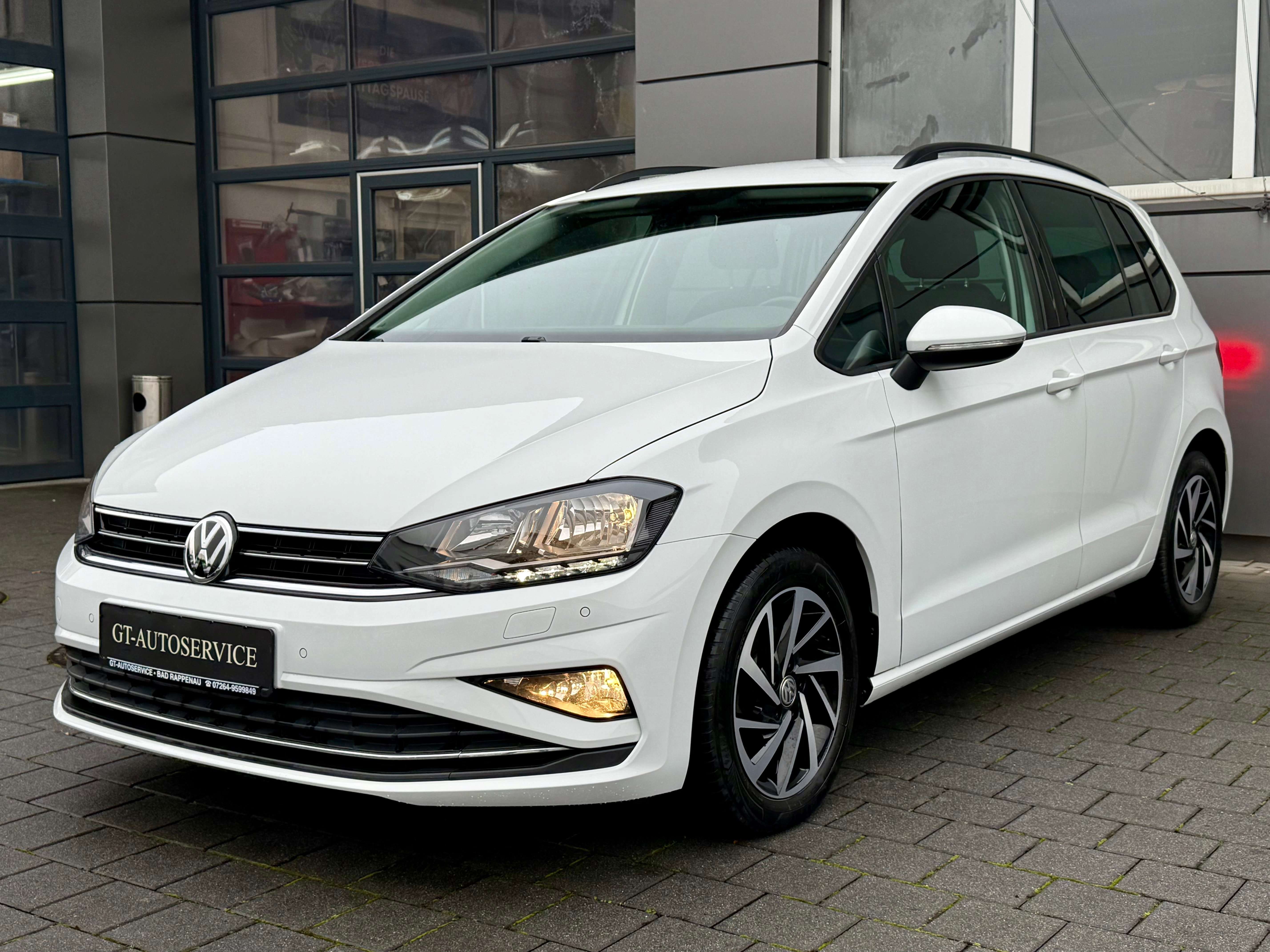 Second hand Volkswagen Golf Sportsvan 1.0 tsi