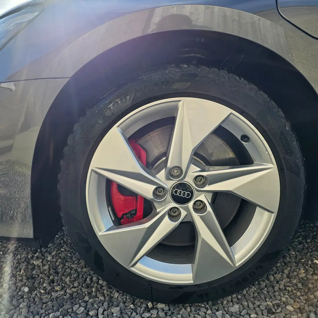 Audi A3 Audi A3 45 TFSI E S-line Gris - 2