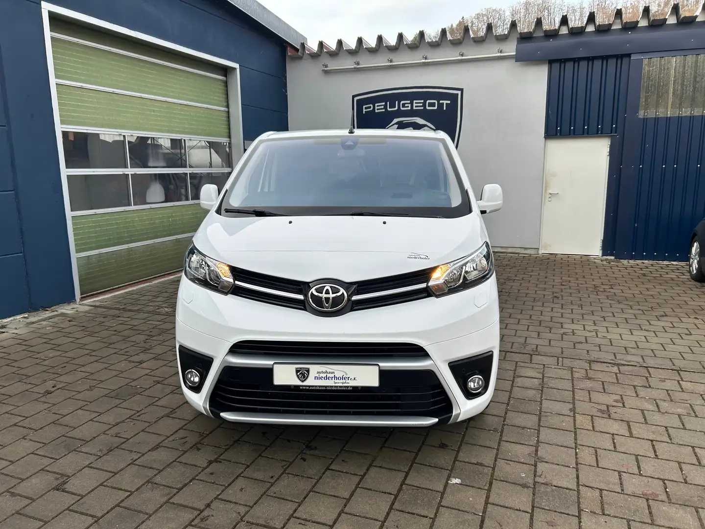 Toyota Proace Proace 2,0-l-D-4D L1 (8-Si.) Verso Team Deutschl - 2