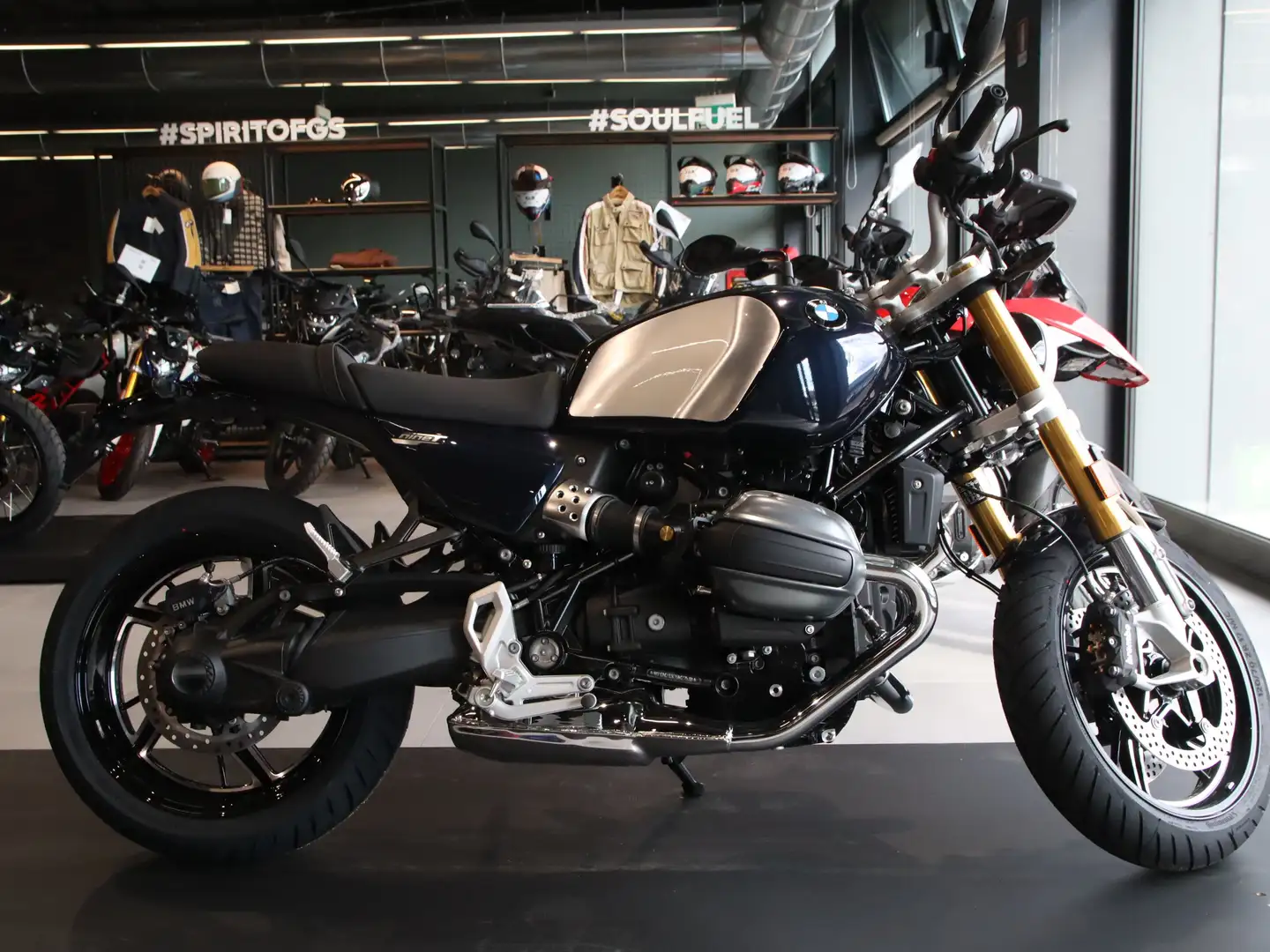 BMW R 12 nineT Чёрный - 1