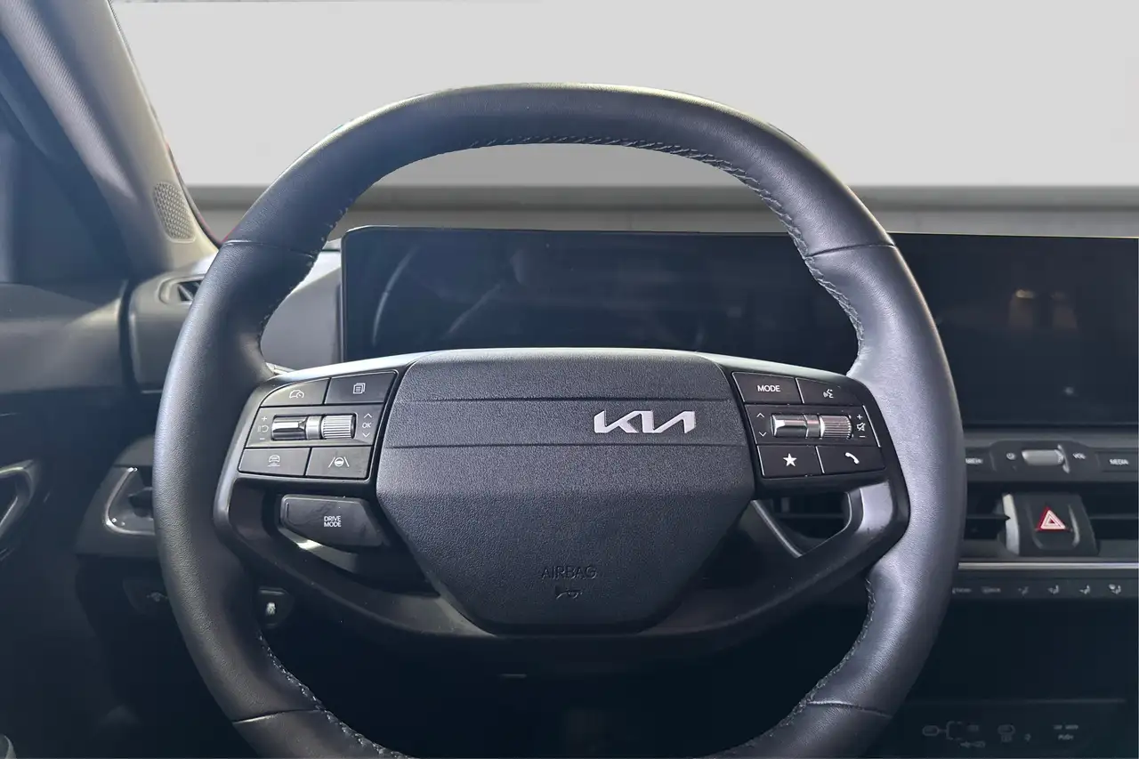 Kia K4 снимка Kia K4