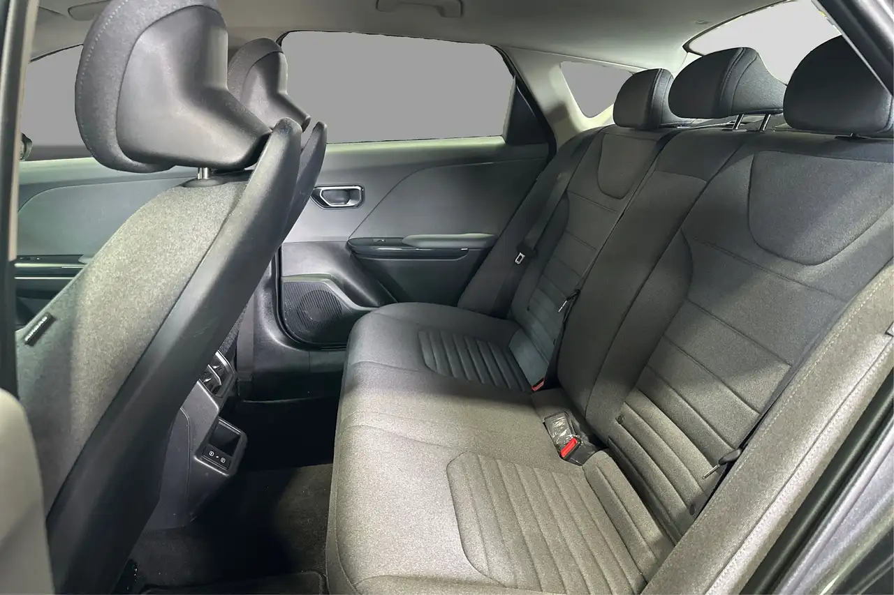 Kia K4 снимка Kia K4