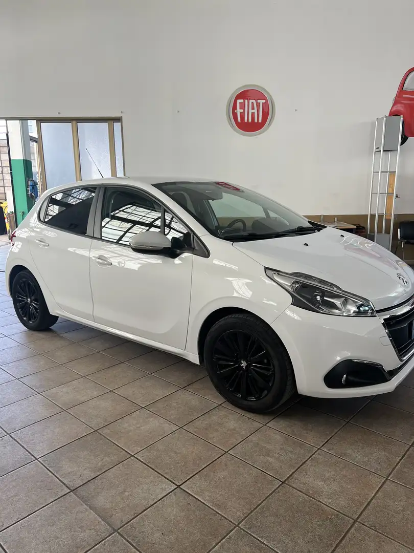 Peugeot 208 5p 1.2 puretech Black Line 82cv - 2