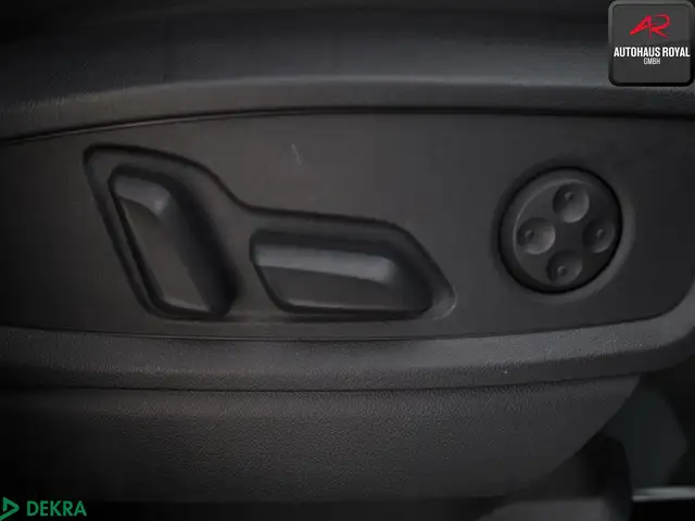 Audi Q5 view 12