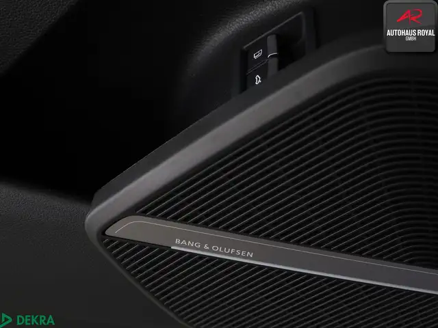 Audi Q5 view 16