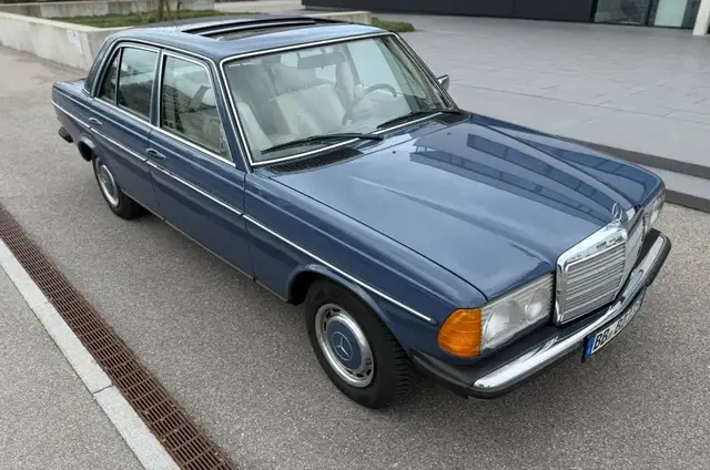 Mercedes-Benz 200 W123Oltimer*AUTOMATIK*EL.SHD*H-ZULASSUNG