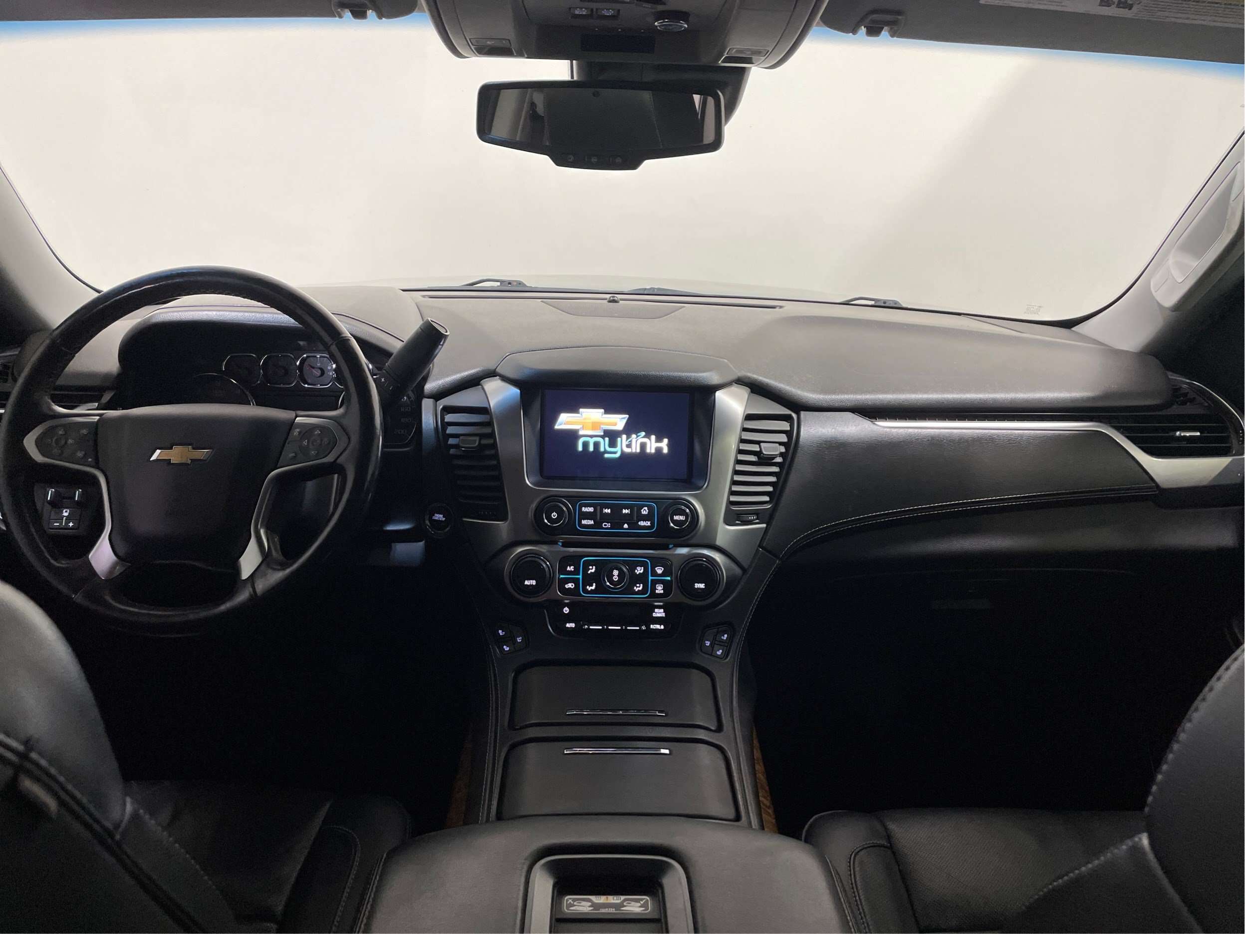 2016 Chevrolet Tahoe LTZ AWD 7 Places Cuir Toit GPS Sièges Chauffants C — снимка 1