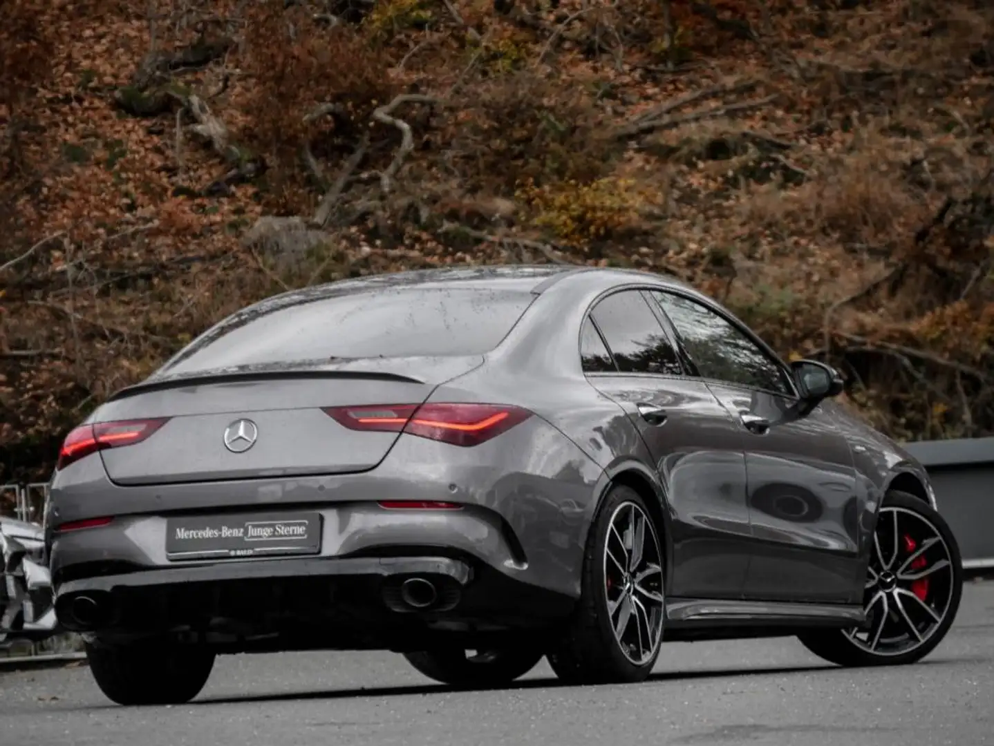 Mercedes-Benz CLA 35 AMG 4M Coupé Pano/Night/MBeam/Burm/Cam Grijs - 2