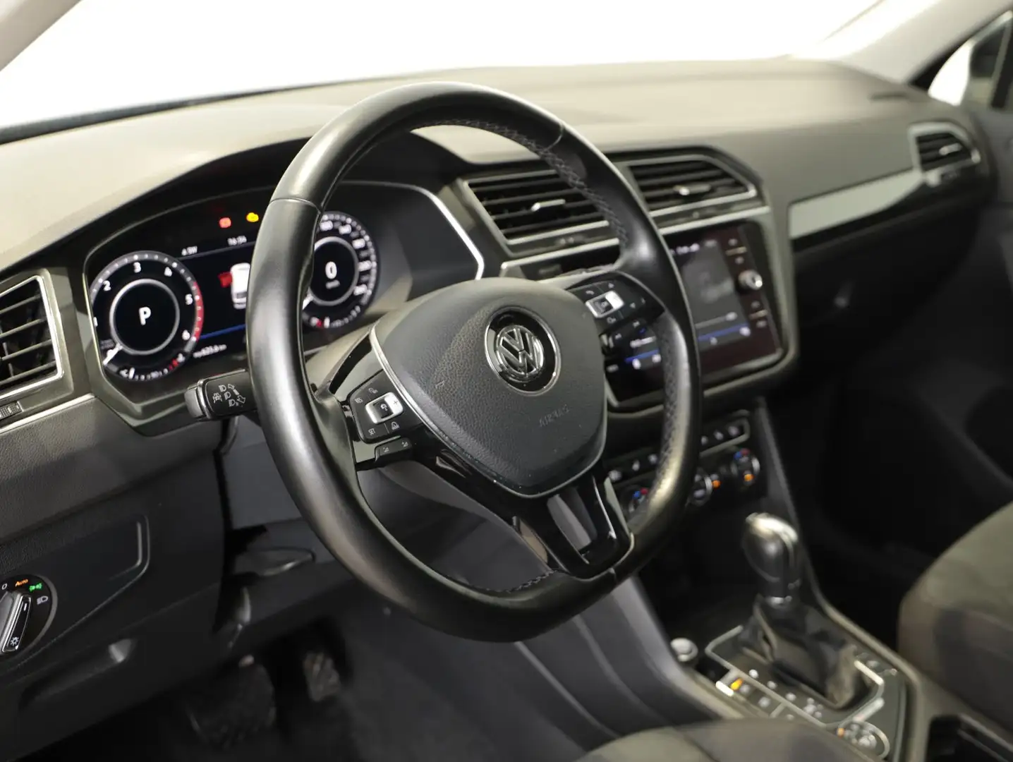 Volkswagen Tiguan Highline TDI SCR 4MOTION DSG Schwarz - 2