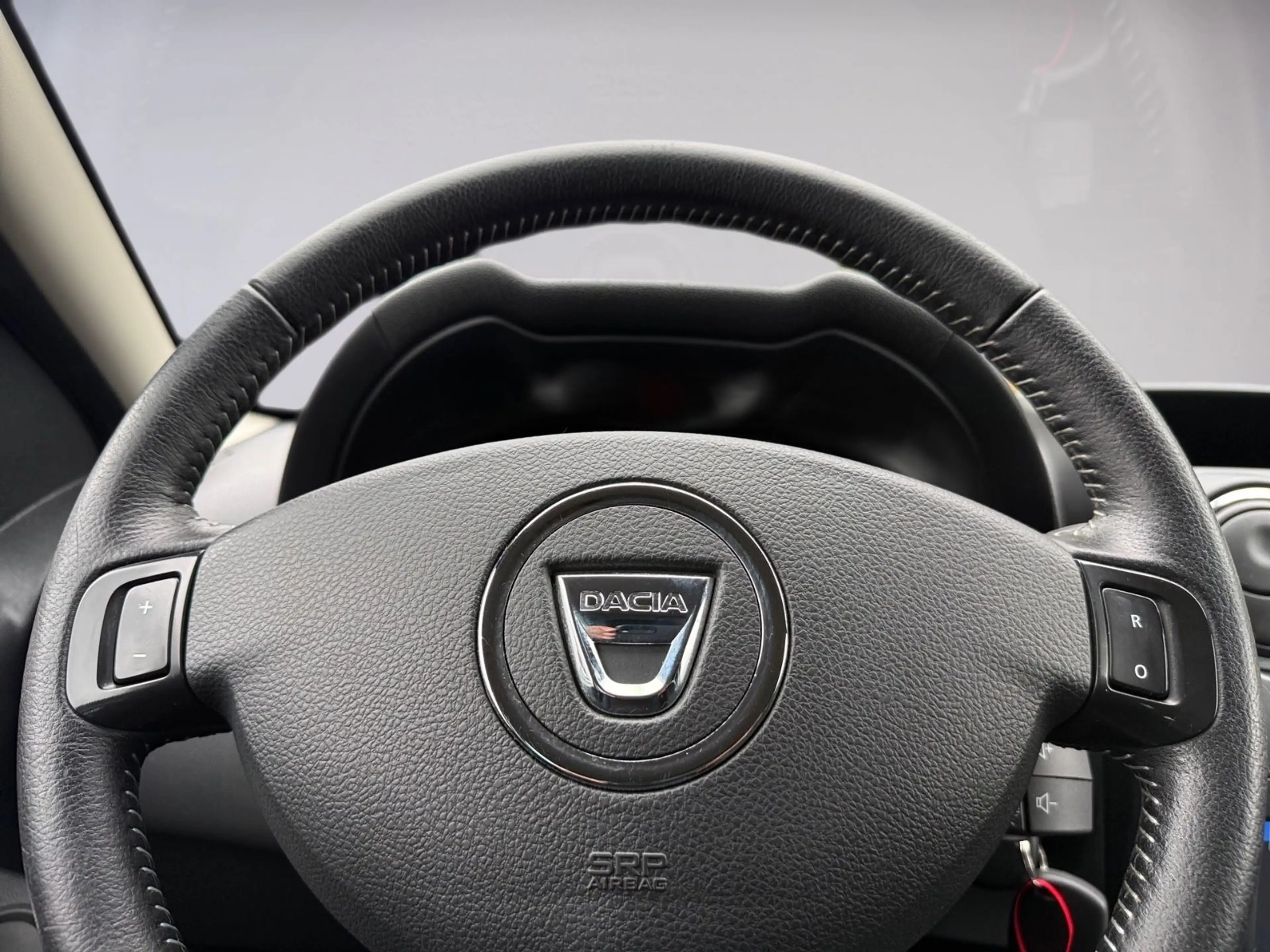 Dacia Duster I Celeb. 4x4 I AHK I SHZ I NAVI I KAMERA — photo 14