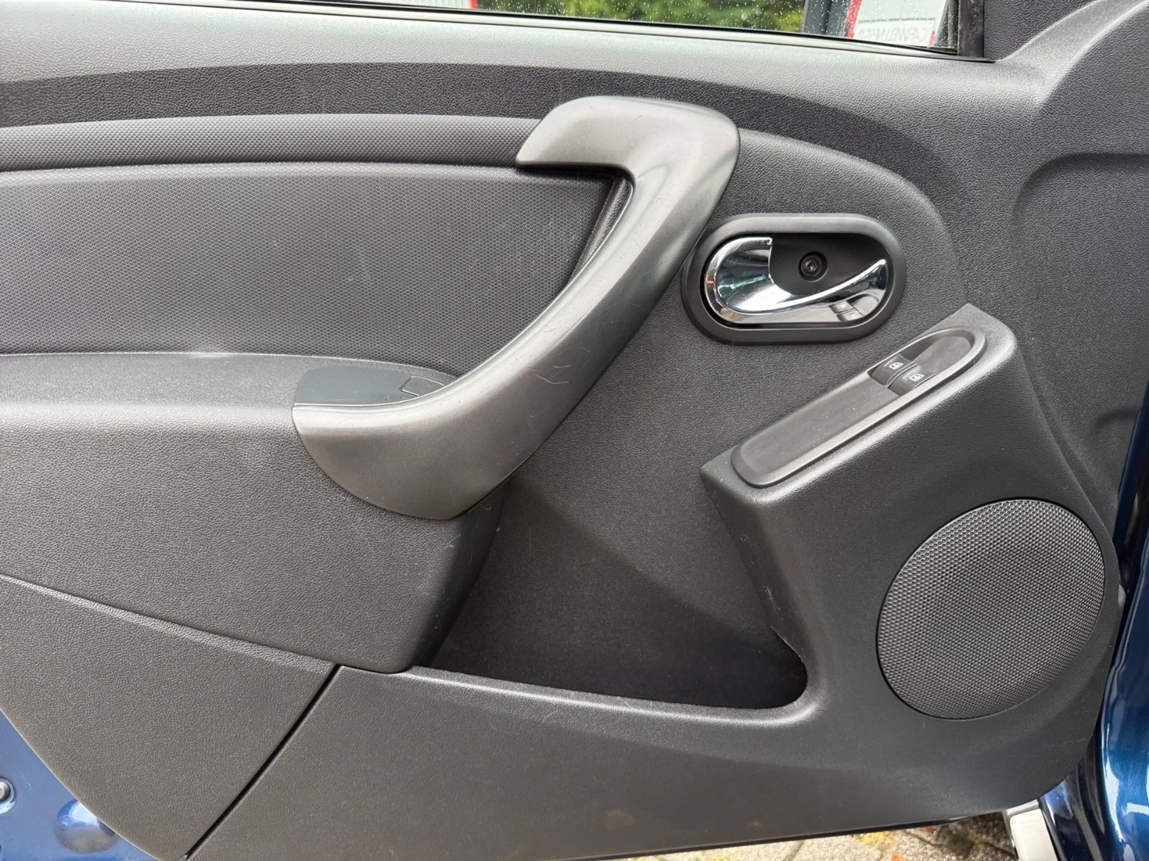 Dacia Duster I Celeb. 4x4 I AHK I SHZ I NAVI I KAMERA — photo 12