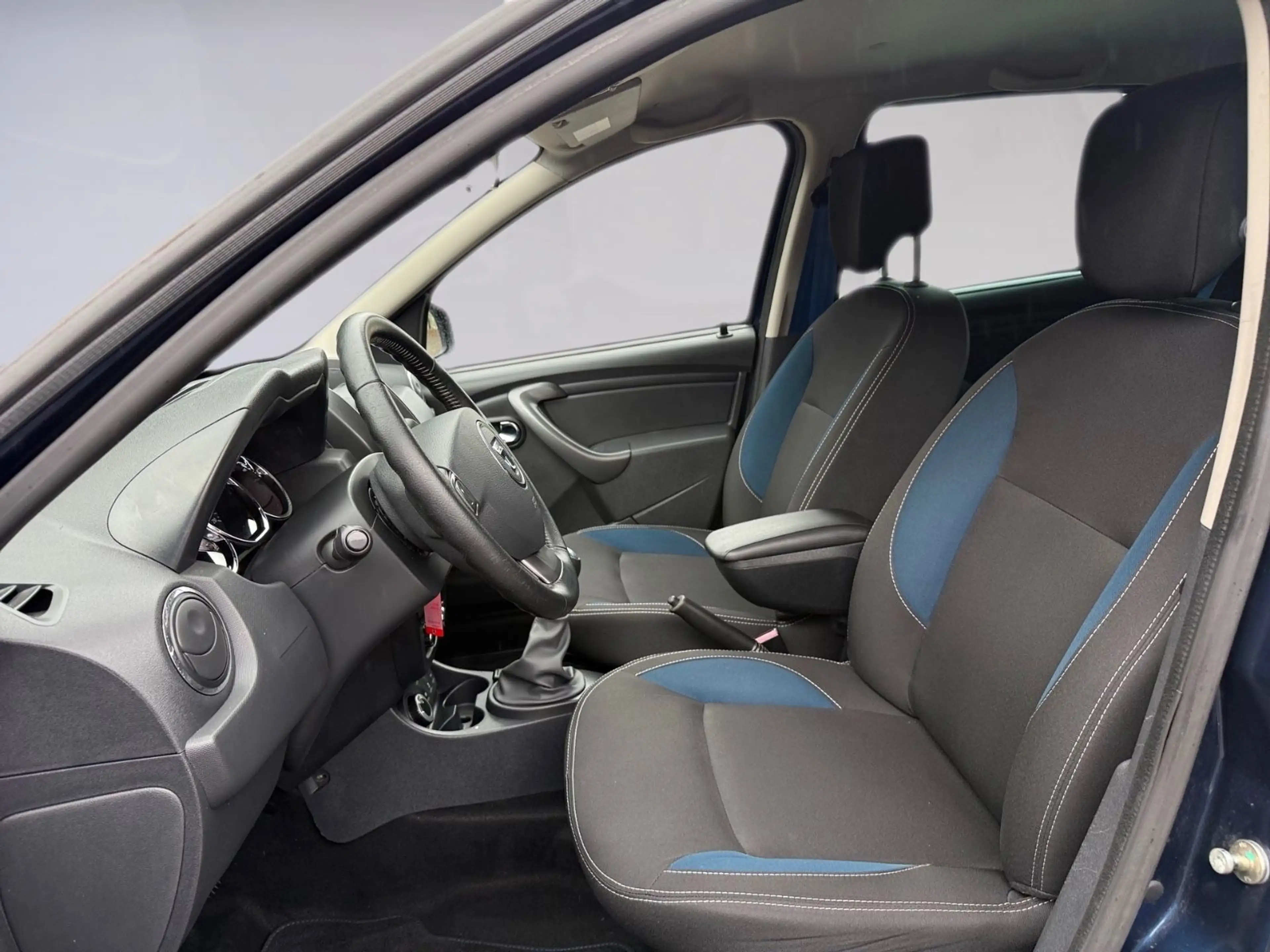 Dacia Duster I Celeb. 4x4 I AHK I SHZ I NAVI I KAMERA — photo 11