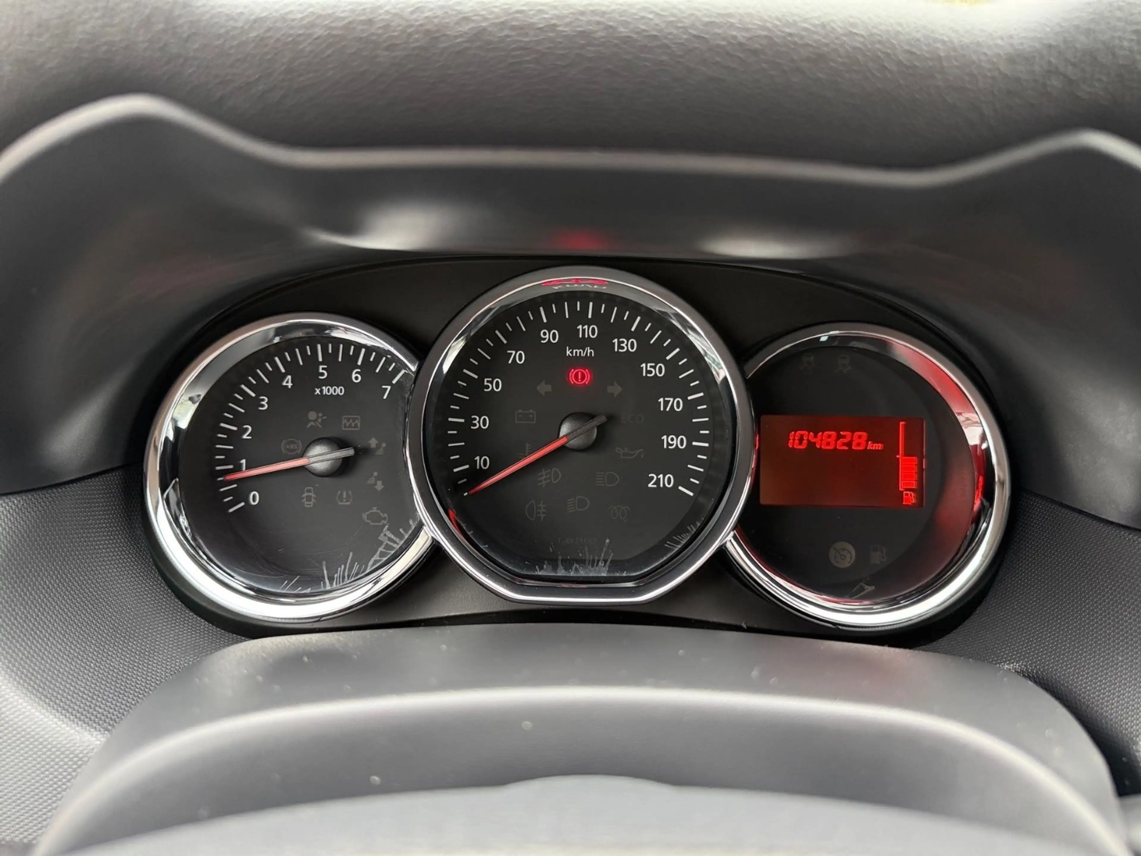 Dacia Duster I Celeb. 4x4 I AHK I SHZ I NAVI I KAMERA — photo 15