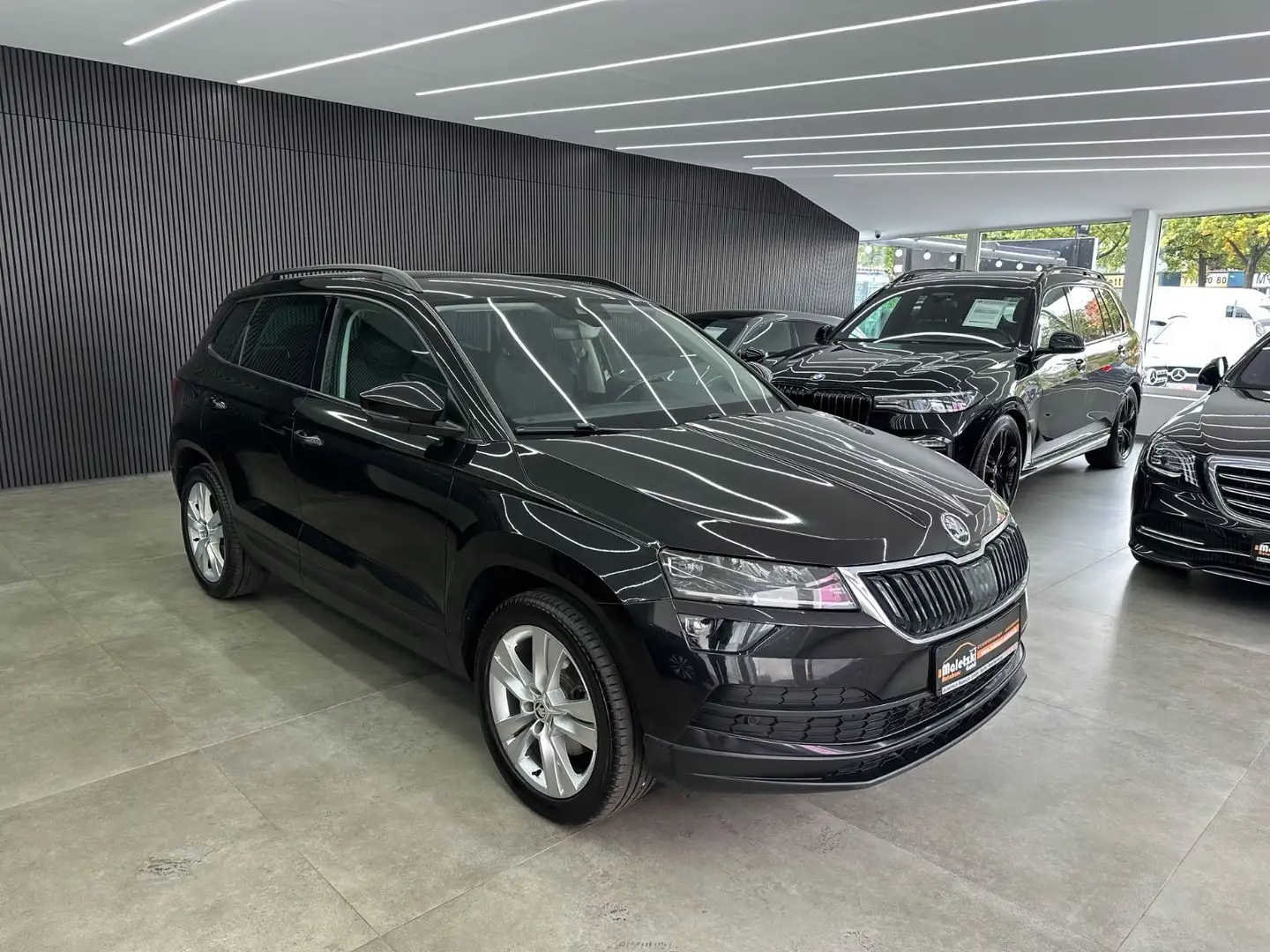 Skoda Karoq 2.0 TDI Style 4x4*Keyless*ACC*CantonSound* Schwarz - 1