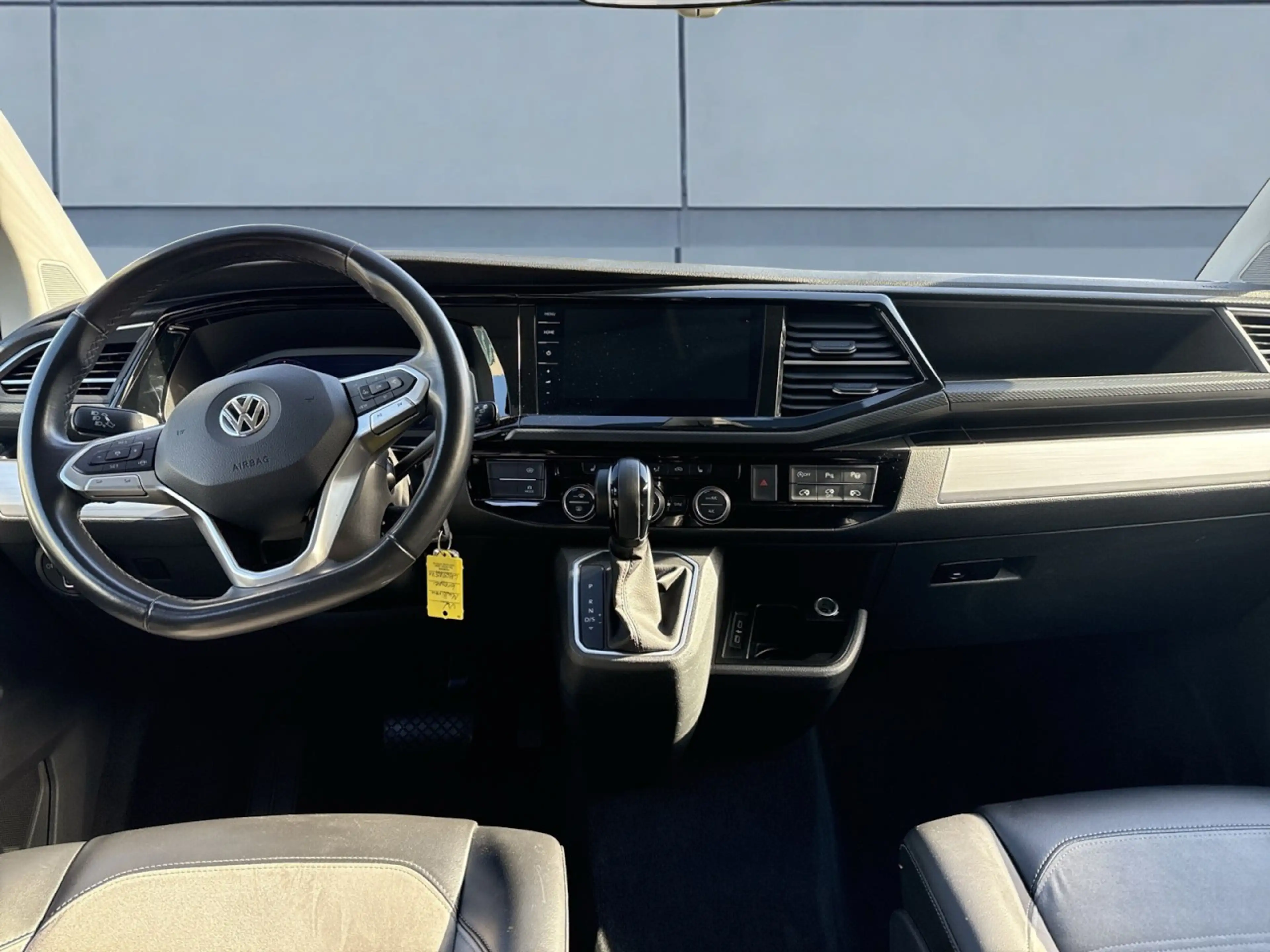 Volkswagen T6.1 Multivan Comfortline Cruise , 2.0 TDI DSG LED Navi MFL Stan — photo 10