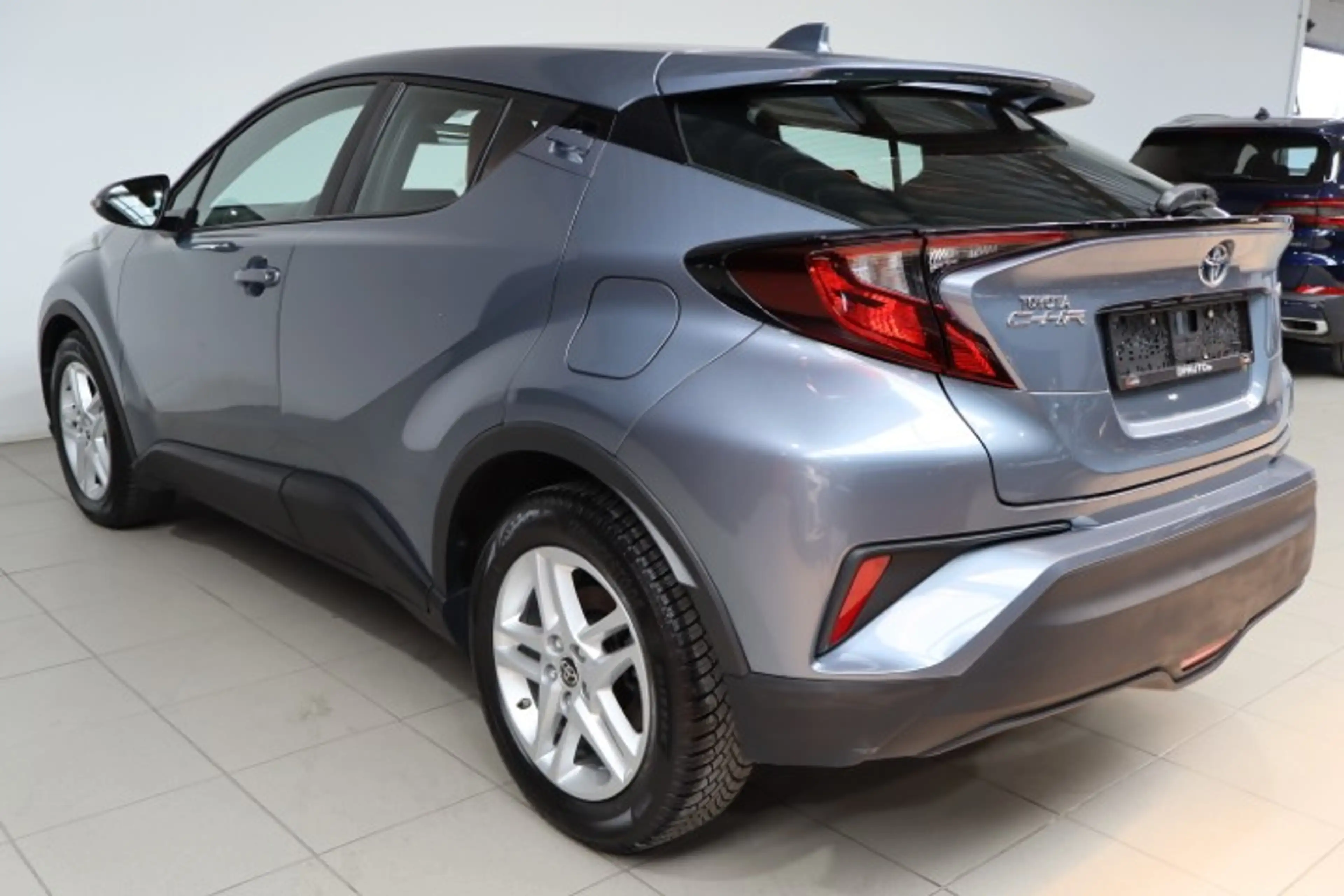 Toyota C-HR C-HR Hybrid 1.8i — photo 8