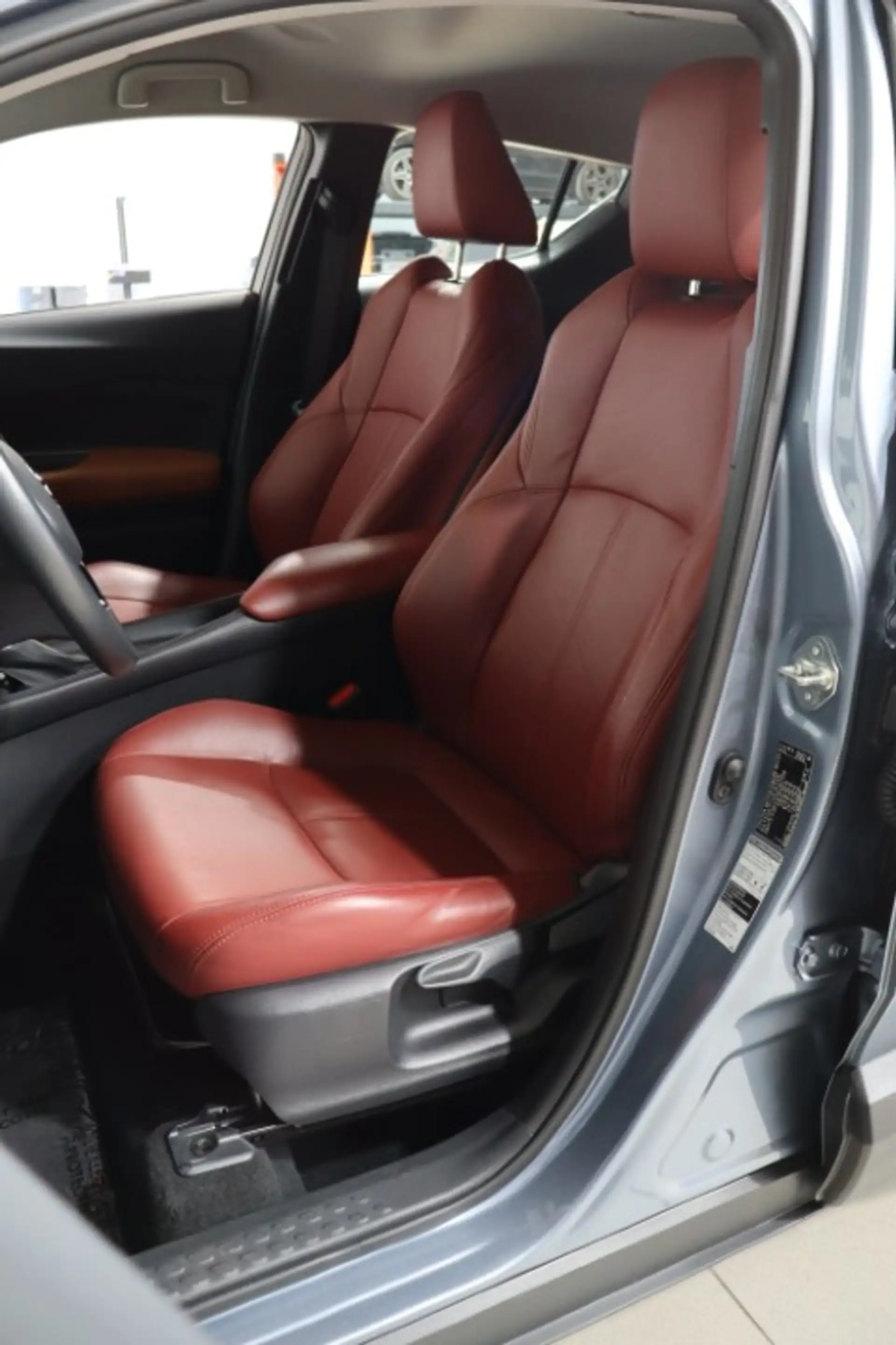 Toyota C-HR C-HR Hybrid 1.8i — photo 13