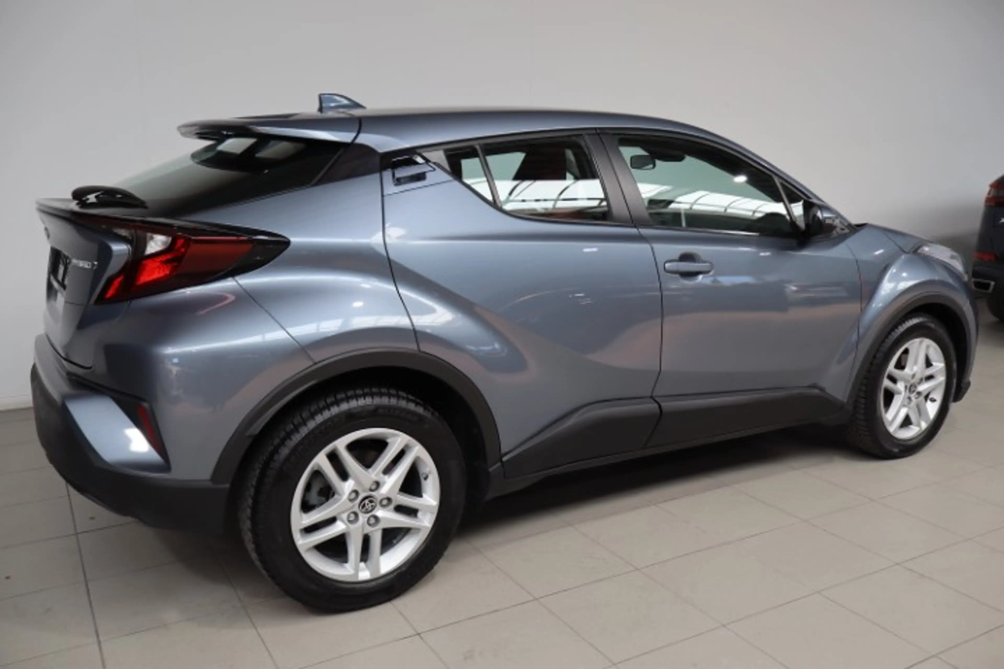 Toyota C-HR C-HR Hybrid 1.8i — photo 7