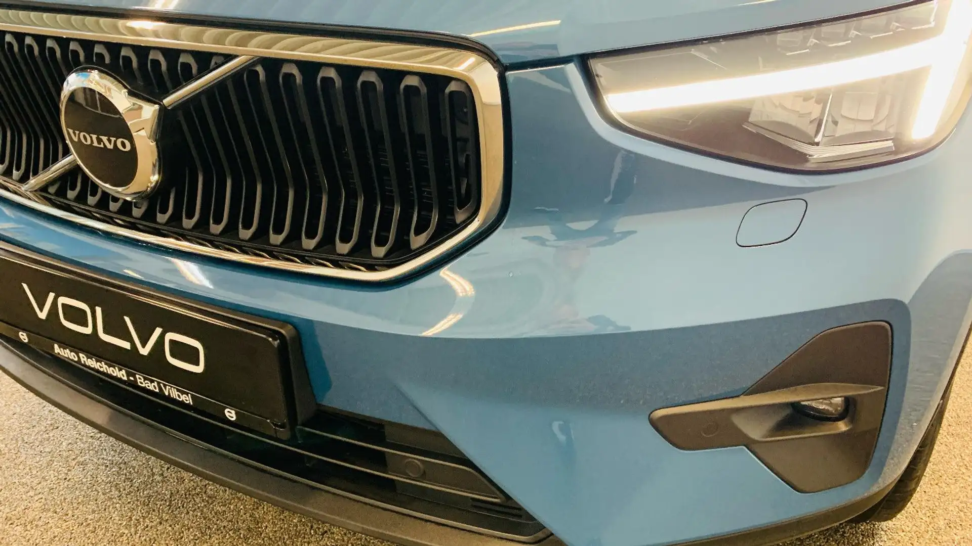 Volvo XC40 B3 B Aut. ACC BLIS PILOT 360° LED NAVI Shzg Blau - 2