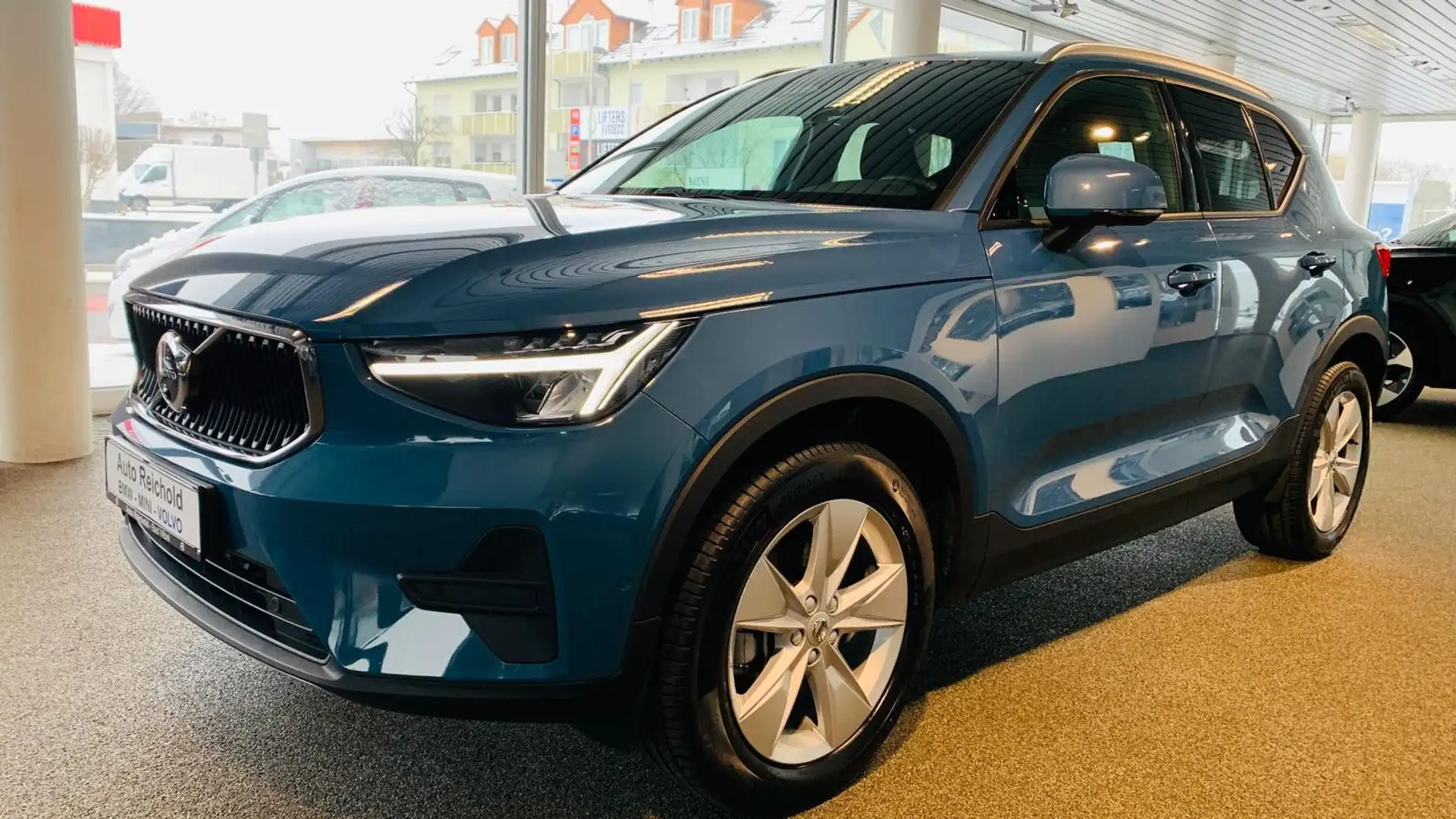 Volvo XC40 B3 B Aut. ACC BLIS PILOT 360° LED NAVI Shzg Blau - 2