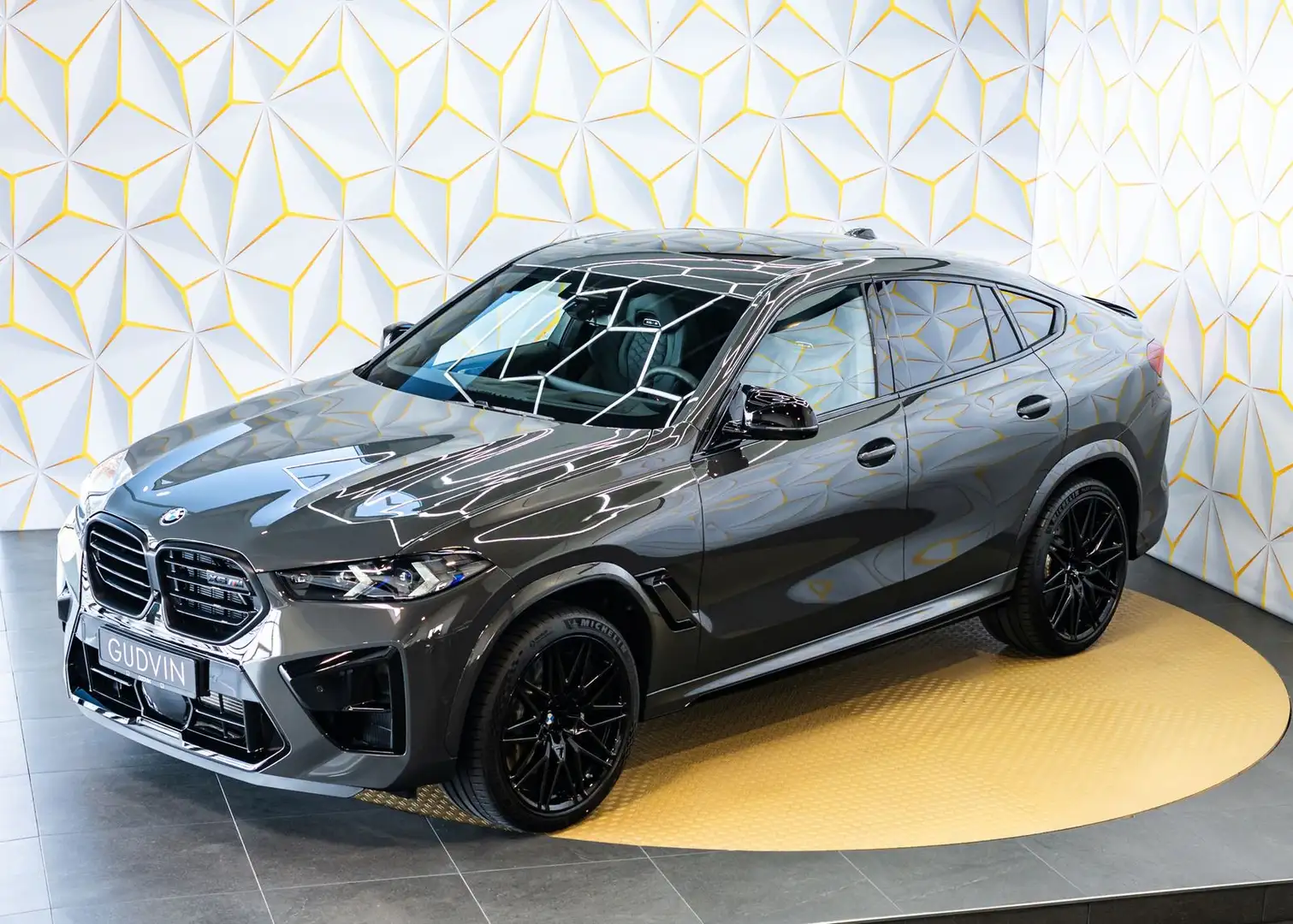 BMW X6 M Competition/Bowers&Wilkins/Carbon/SkyLounge Šedá - 1