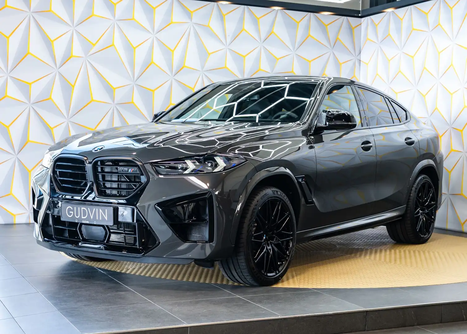 BMW X6 M Competition/Bowers&Wilkins/Carbon/SkyLounge Šedá - 2