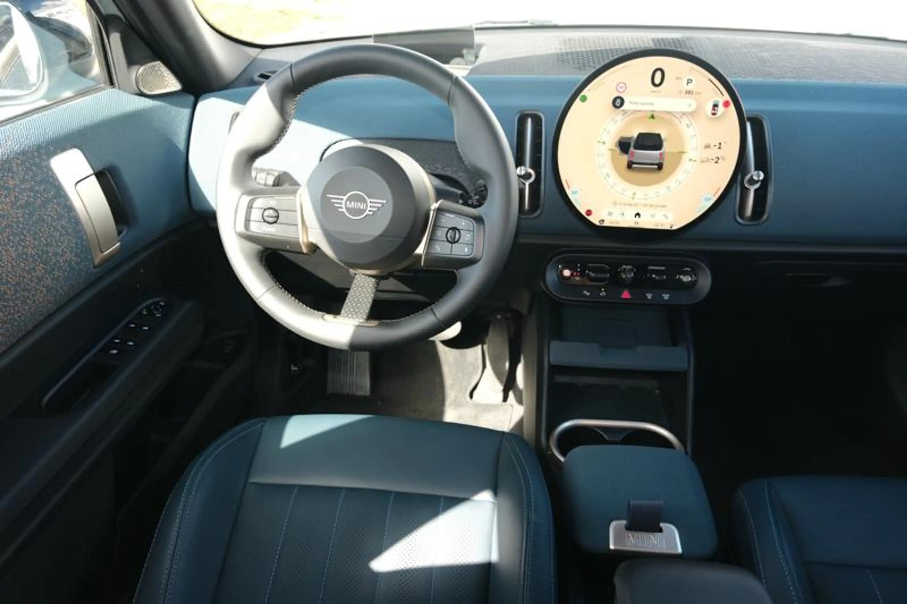 MINI Countryman C Mild Hybrid 48V  Favoured Trim Pack L — photo 9