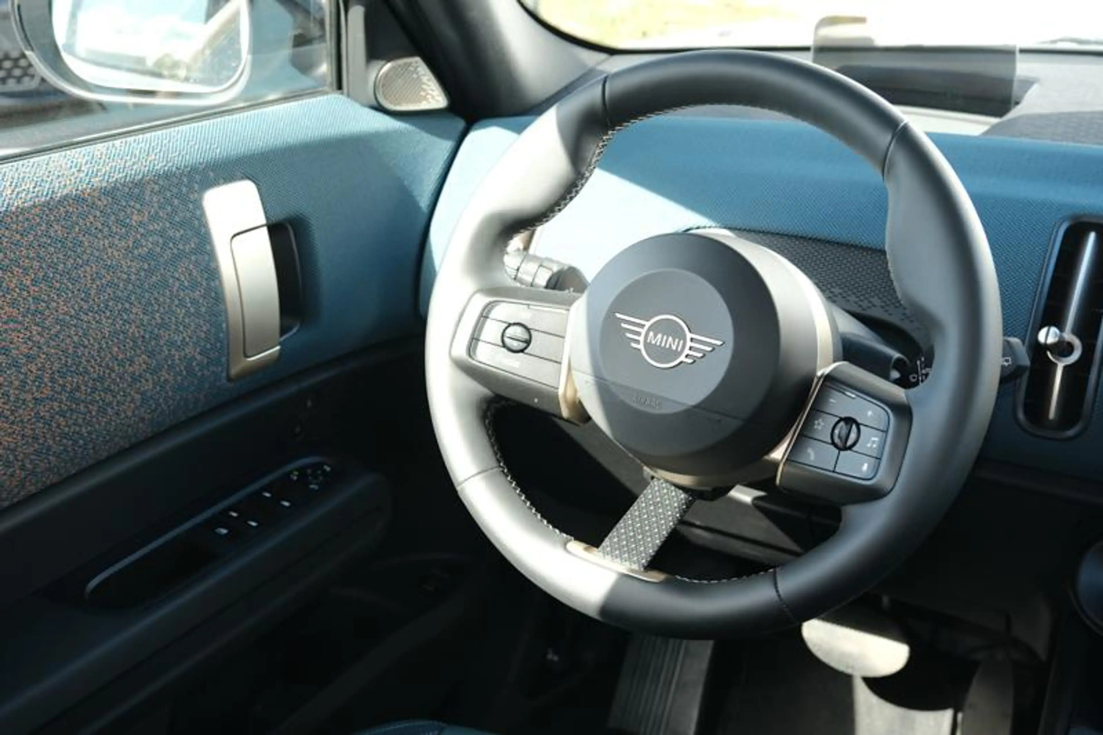 MINI Countryman C Mild Hybrid 48V  Favoured Trim Pack L — photo 10