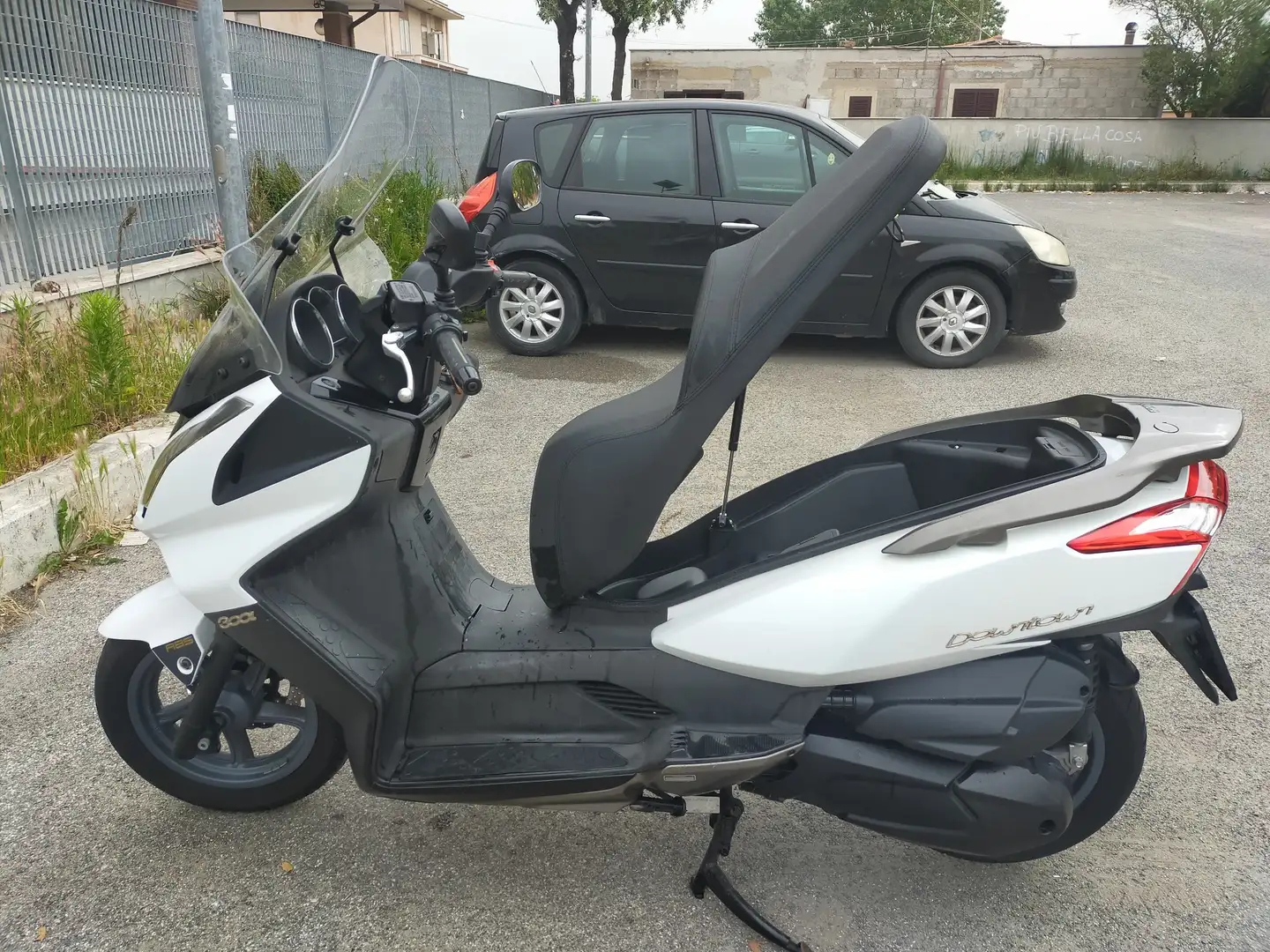 Kymco Downtown 300i Scooter Alb - 2