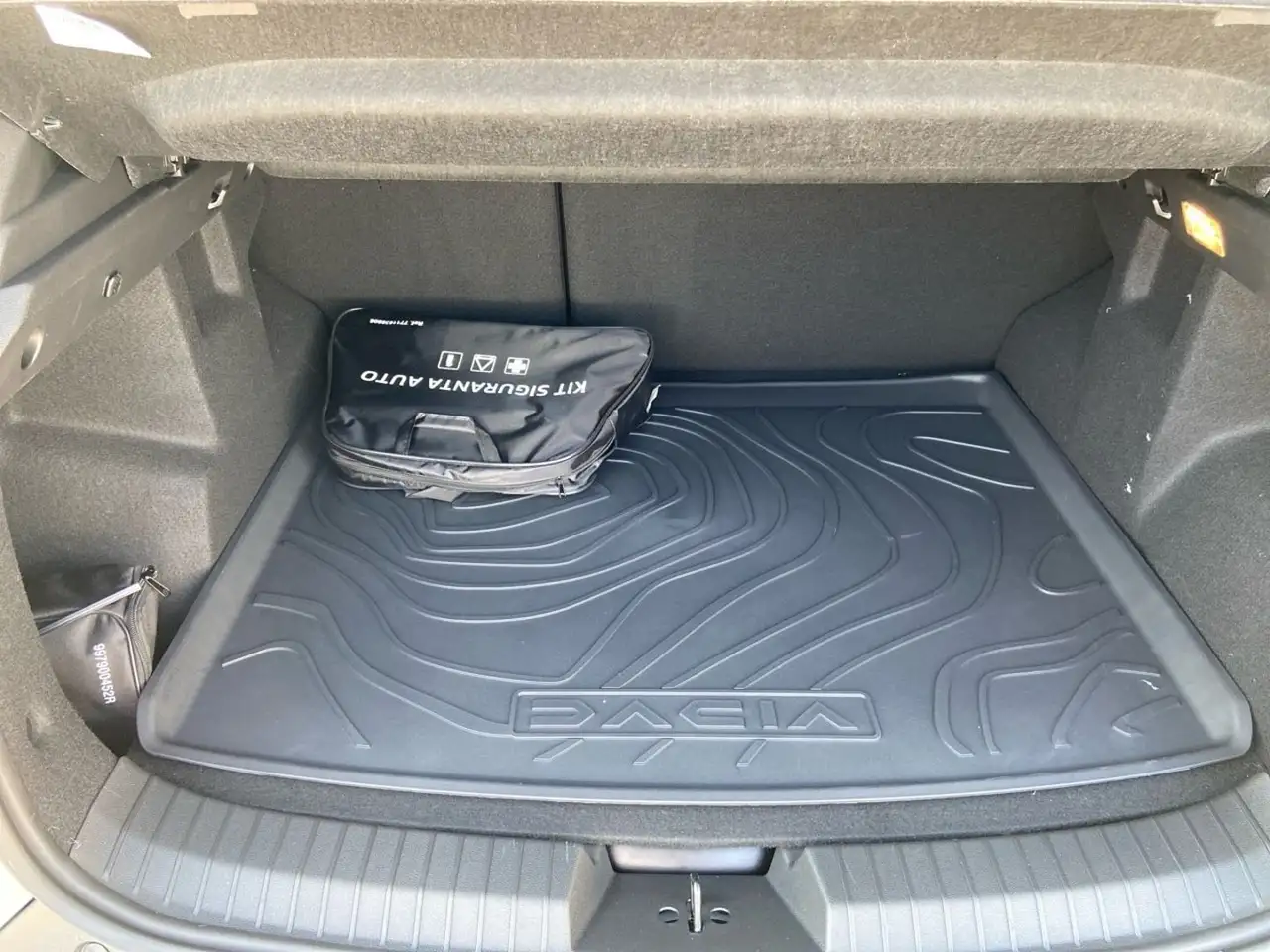 Dacia Duster — photo 16