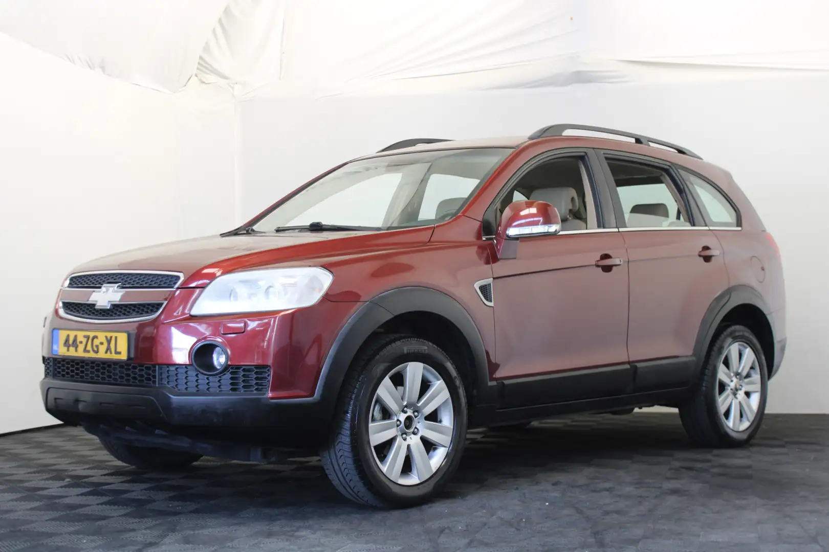 Chevrolet Captiva 3.2i Executive 7 persoons Rosso - 1