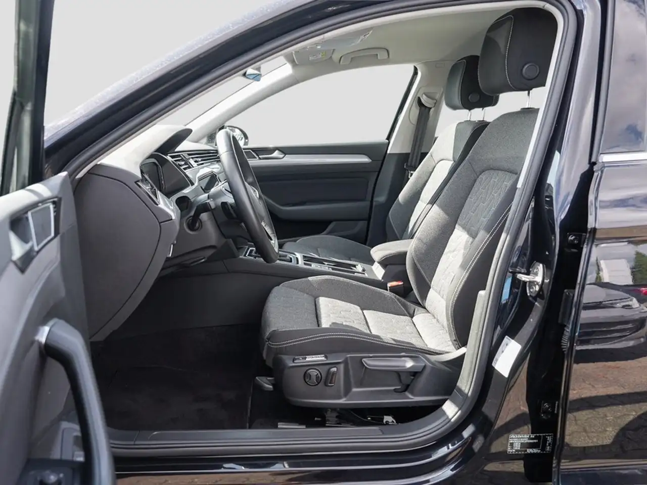 Volkswagen Passat TDI DSG Business /MatrixLED/AHK, миниатюра 9