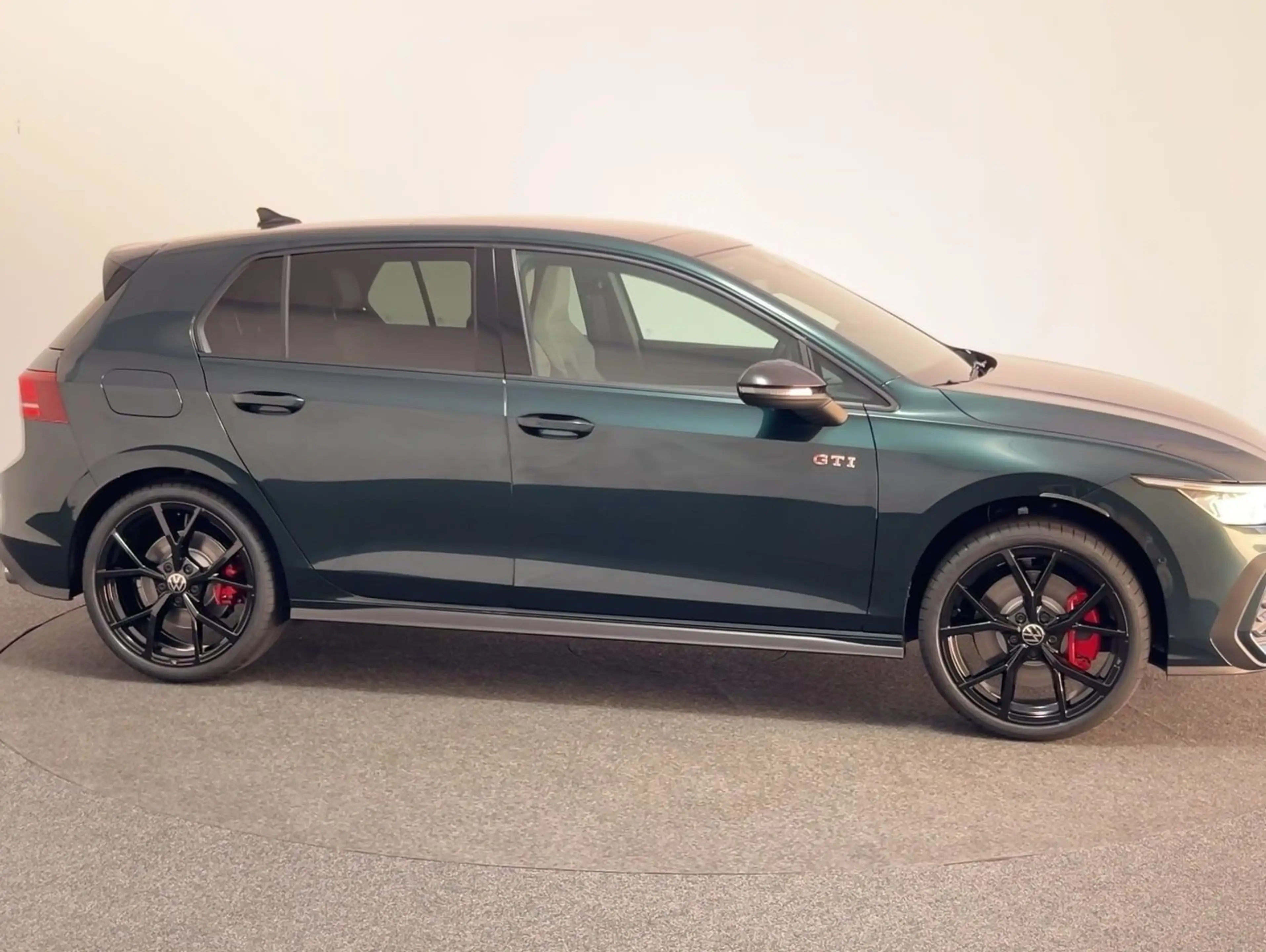 Volkswagen Golf GTI CarPlay Pano Black ACC AHK LED Navi — photo 5