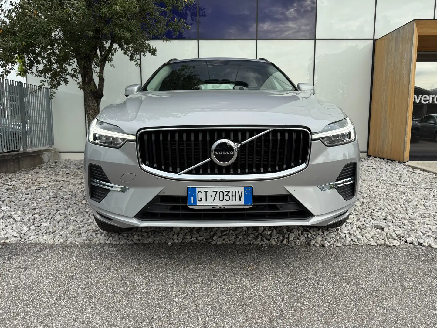 Volvo XC60 XC60 2.0 b4 Core auto Argento - 2