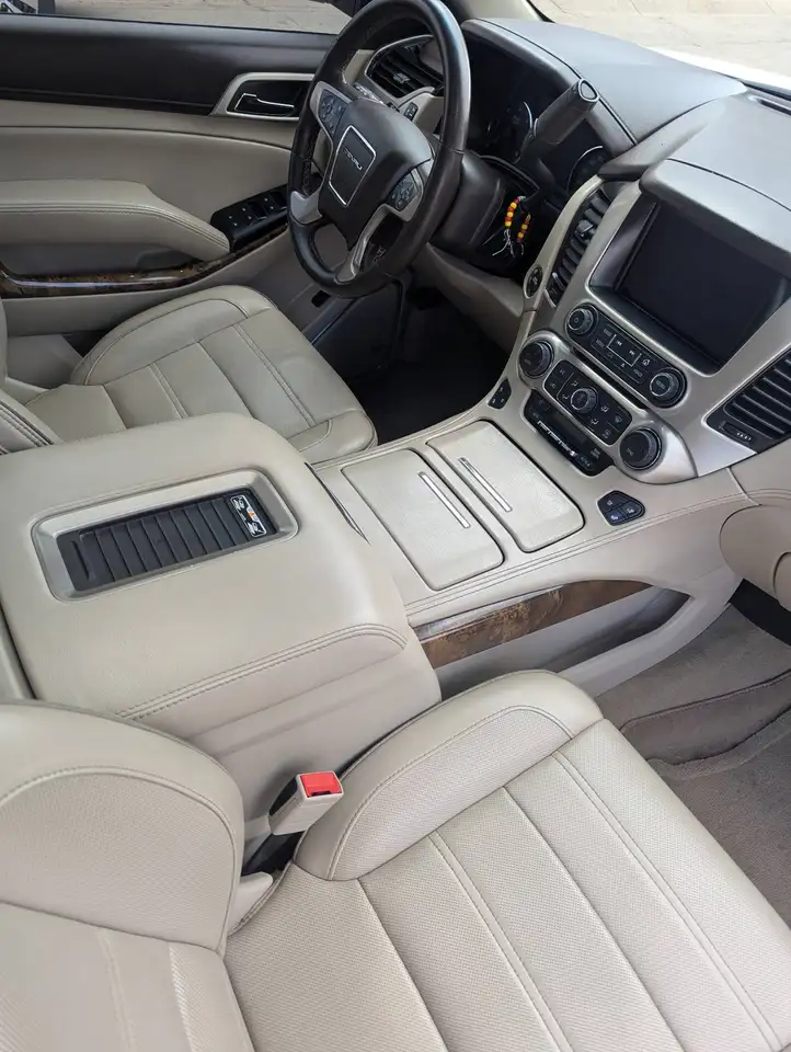 GMC Yukon снимка GMC Yukon