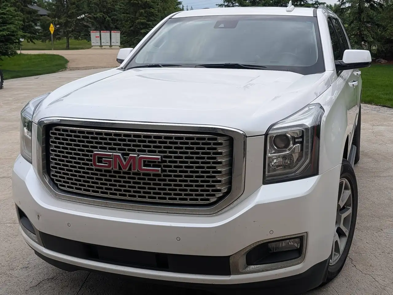 GMC Yukon снимка GMC Yukon