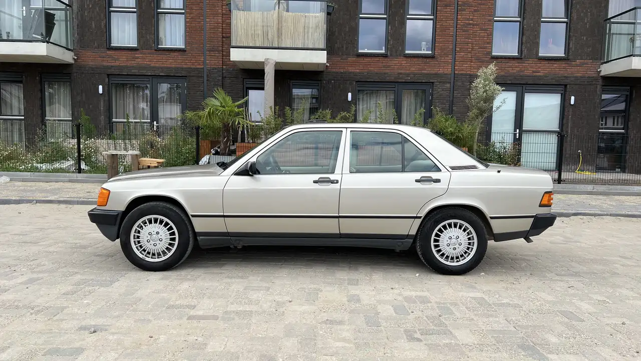 Mercedes-Benz A 190 2.0, foto 2