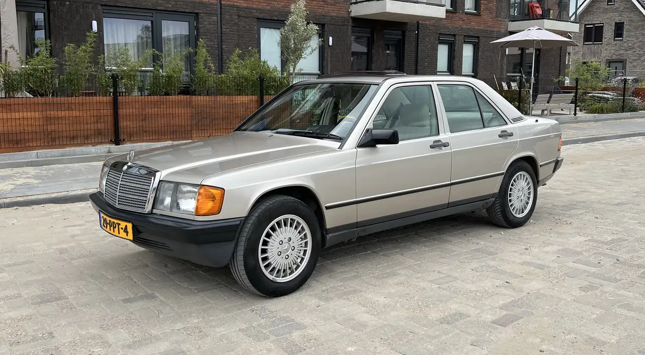 Mercedes-Benz A 190 2.0, foto 1