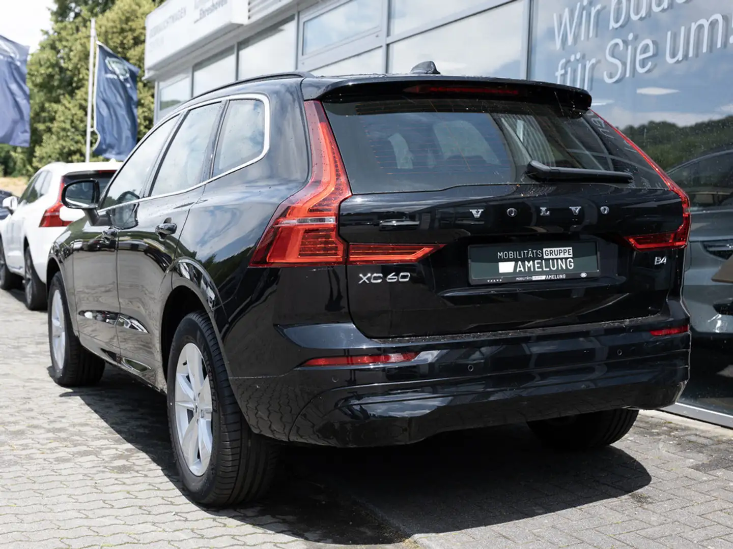 Volvo XC60 B4 Core SHZ KAMERA NAVI W-LAN FACEL. LED Schwarz - 2